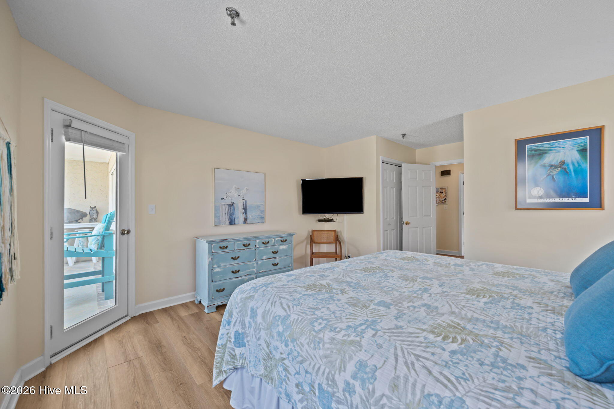 100562766 | Photo 19