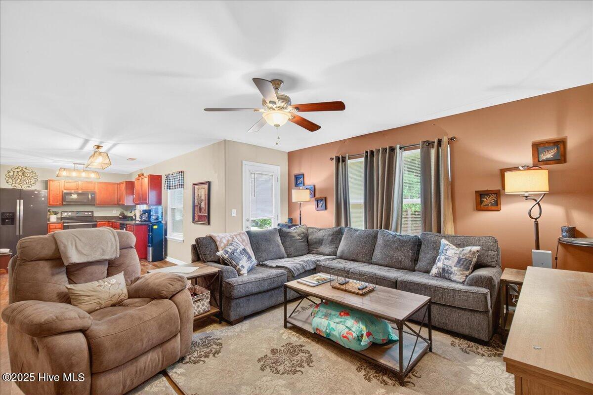 100537745 | Photo 10