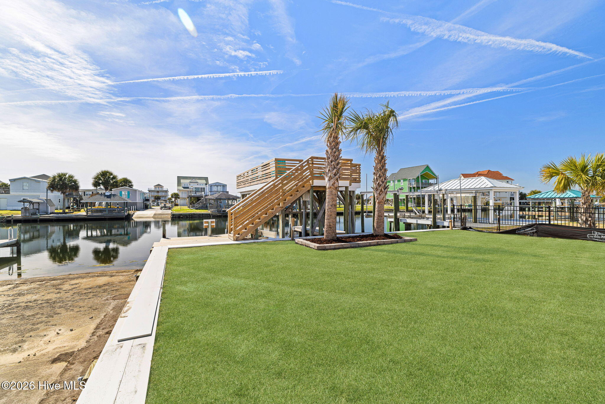 100561406 | Photo 61