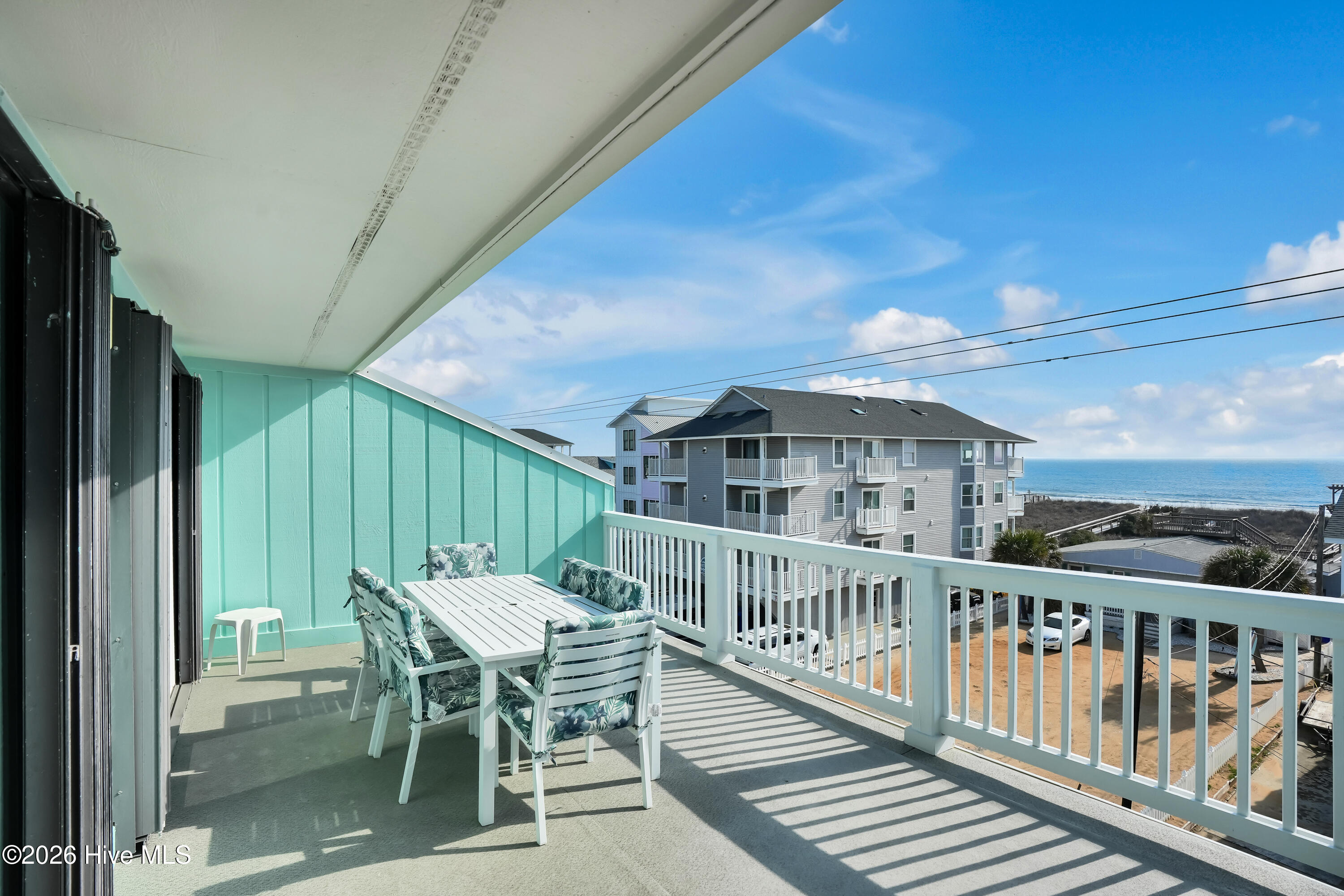 100570328 | Photo 29