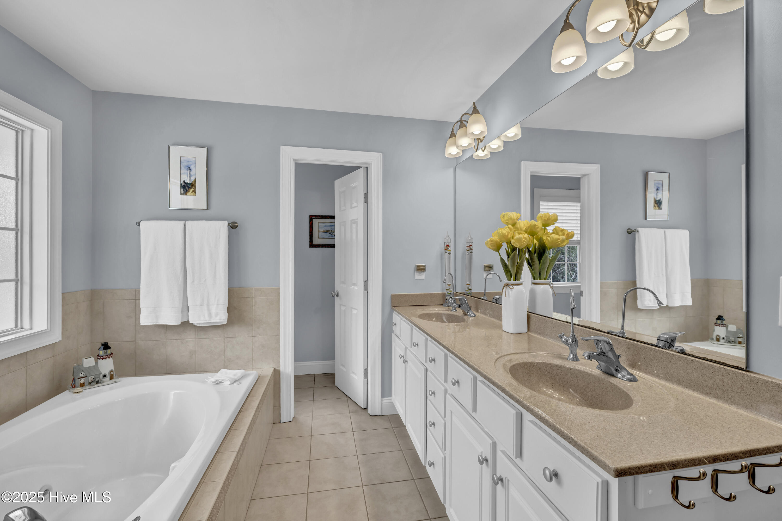 100533968 | Photo 26