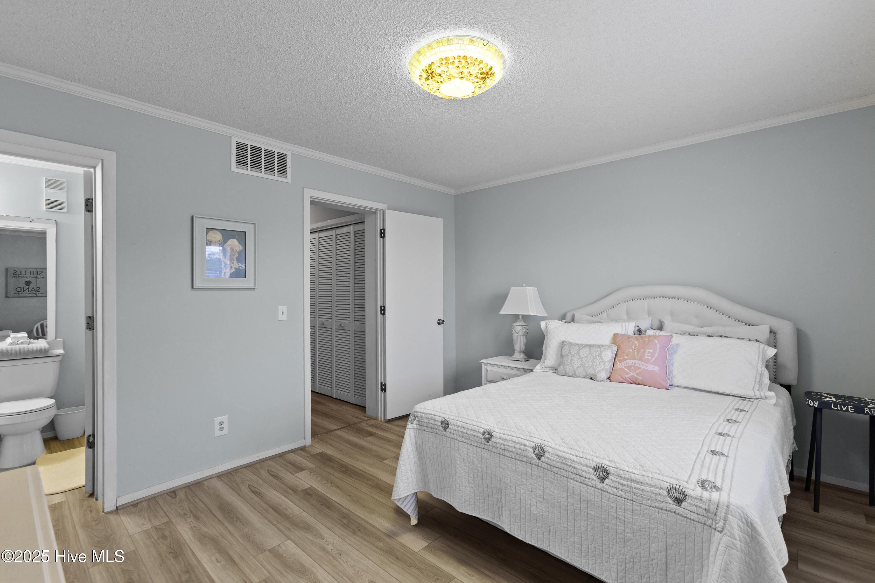 100514890 | Photo 18