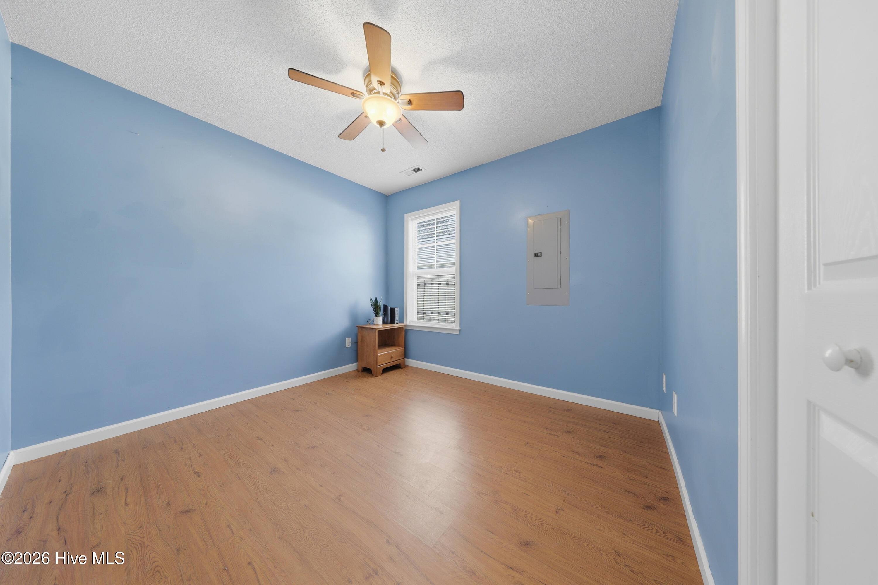 100562580 | Photo 21