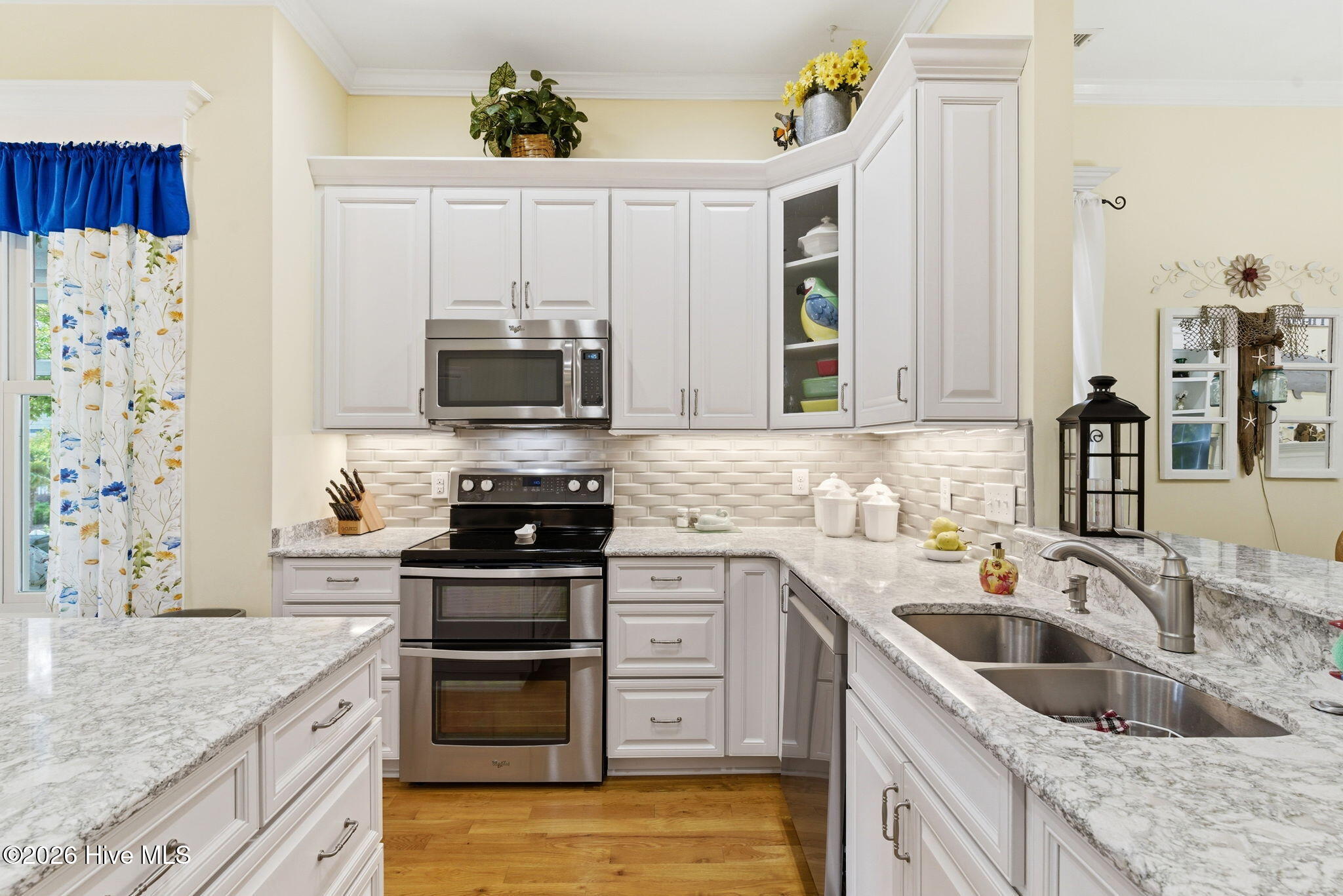 100569459 | Photo 17