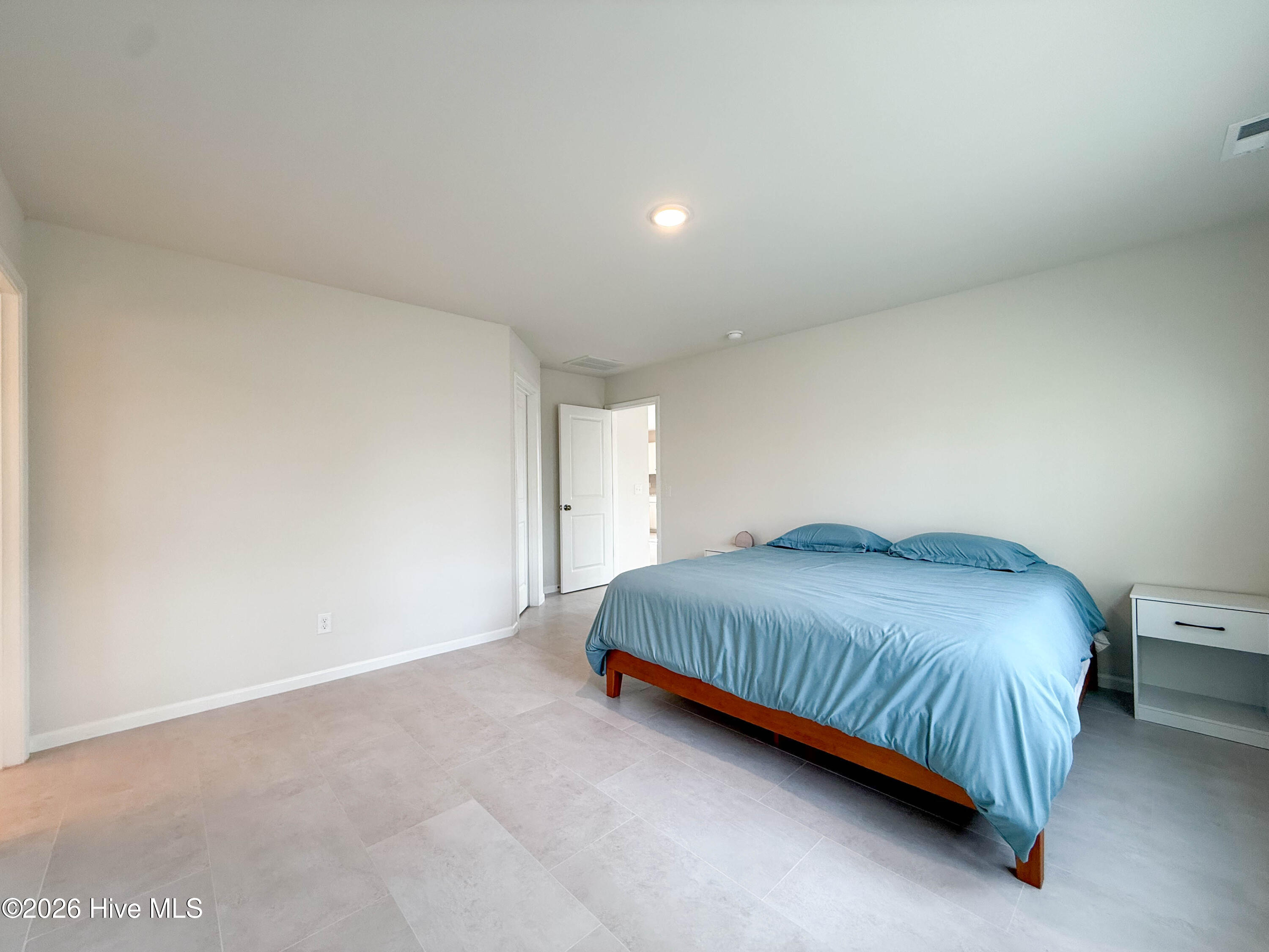 100548876 | Photo 22