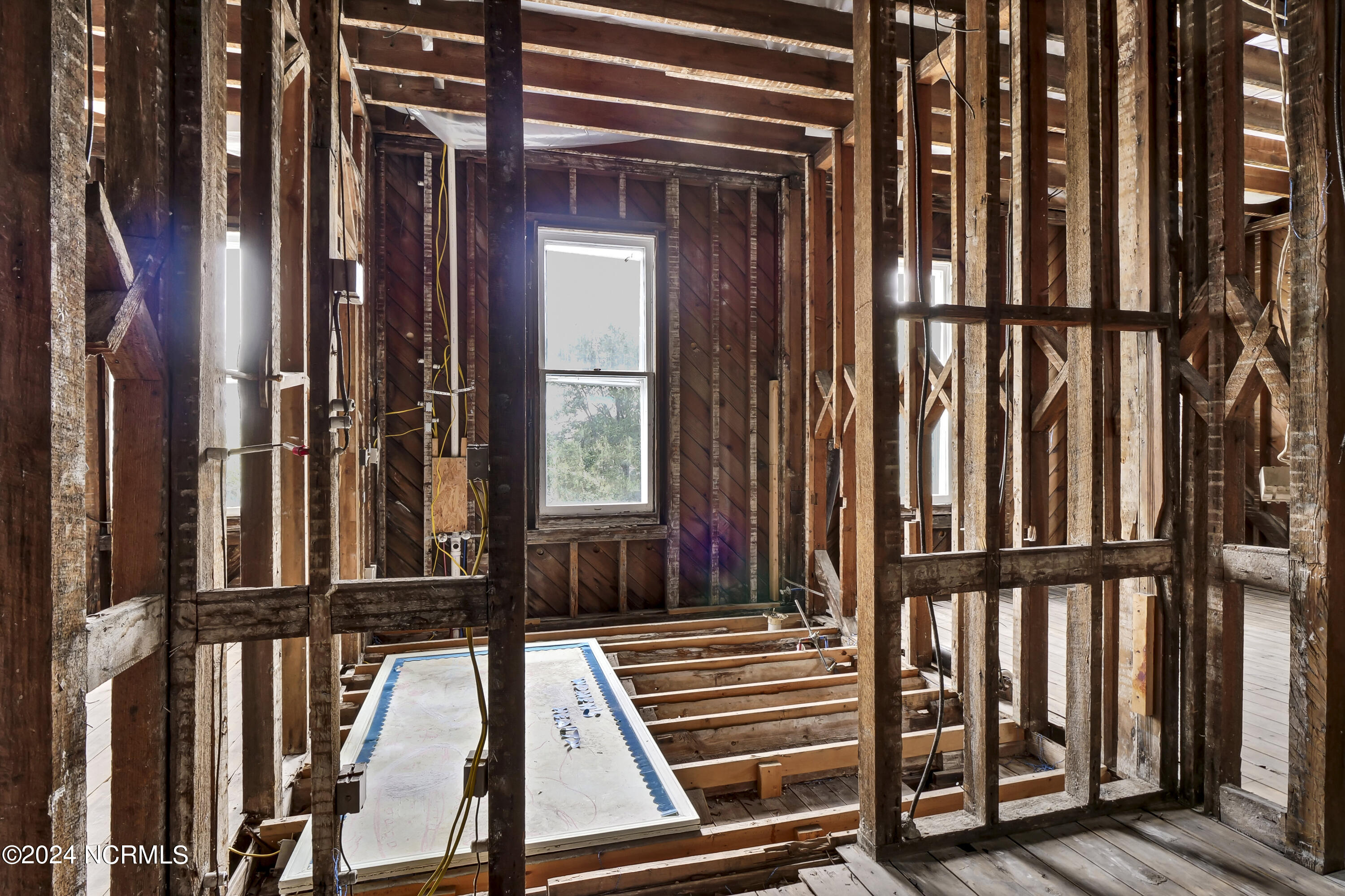 100472145 | Photo 33