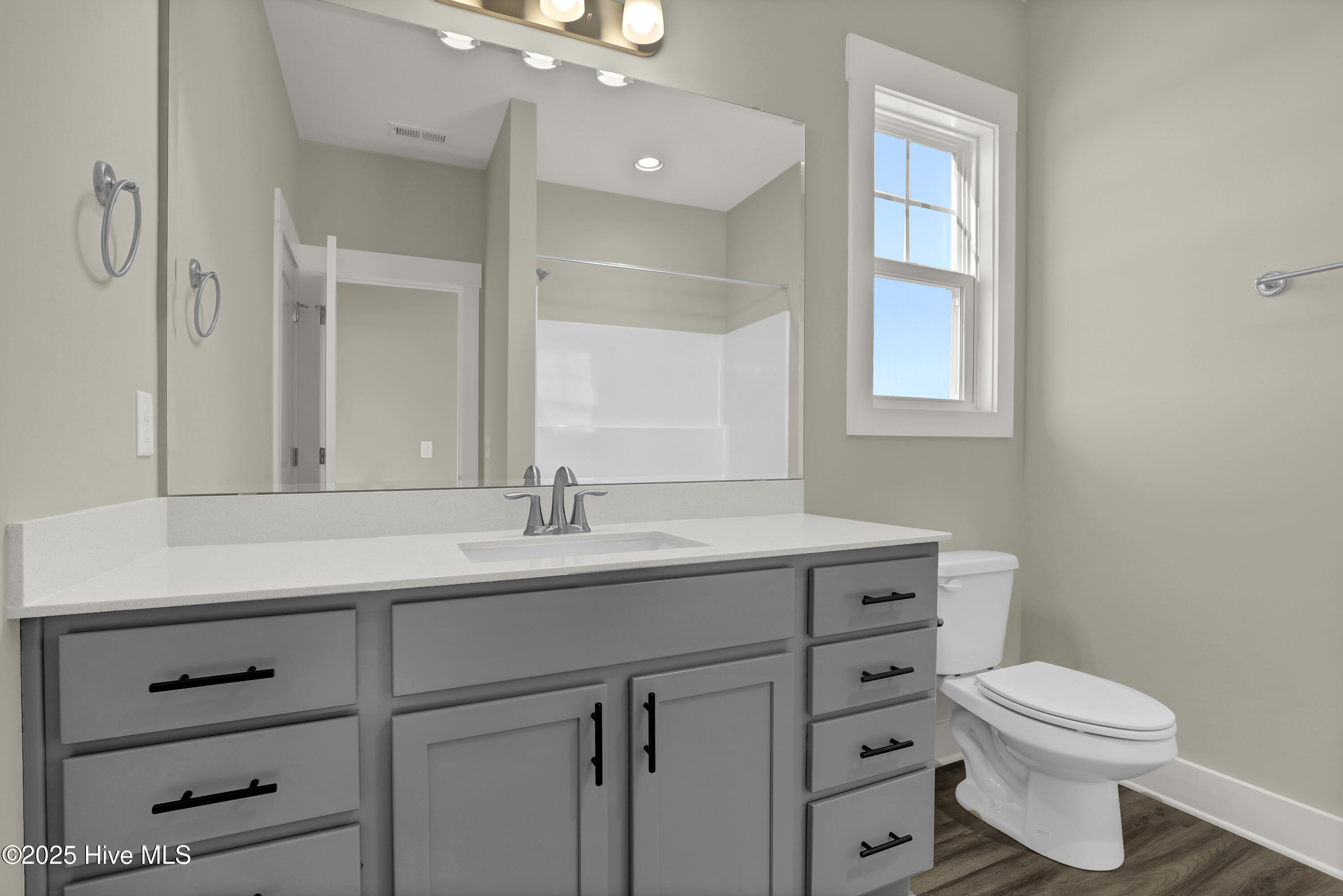 100510913 | Photo 17