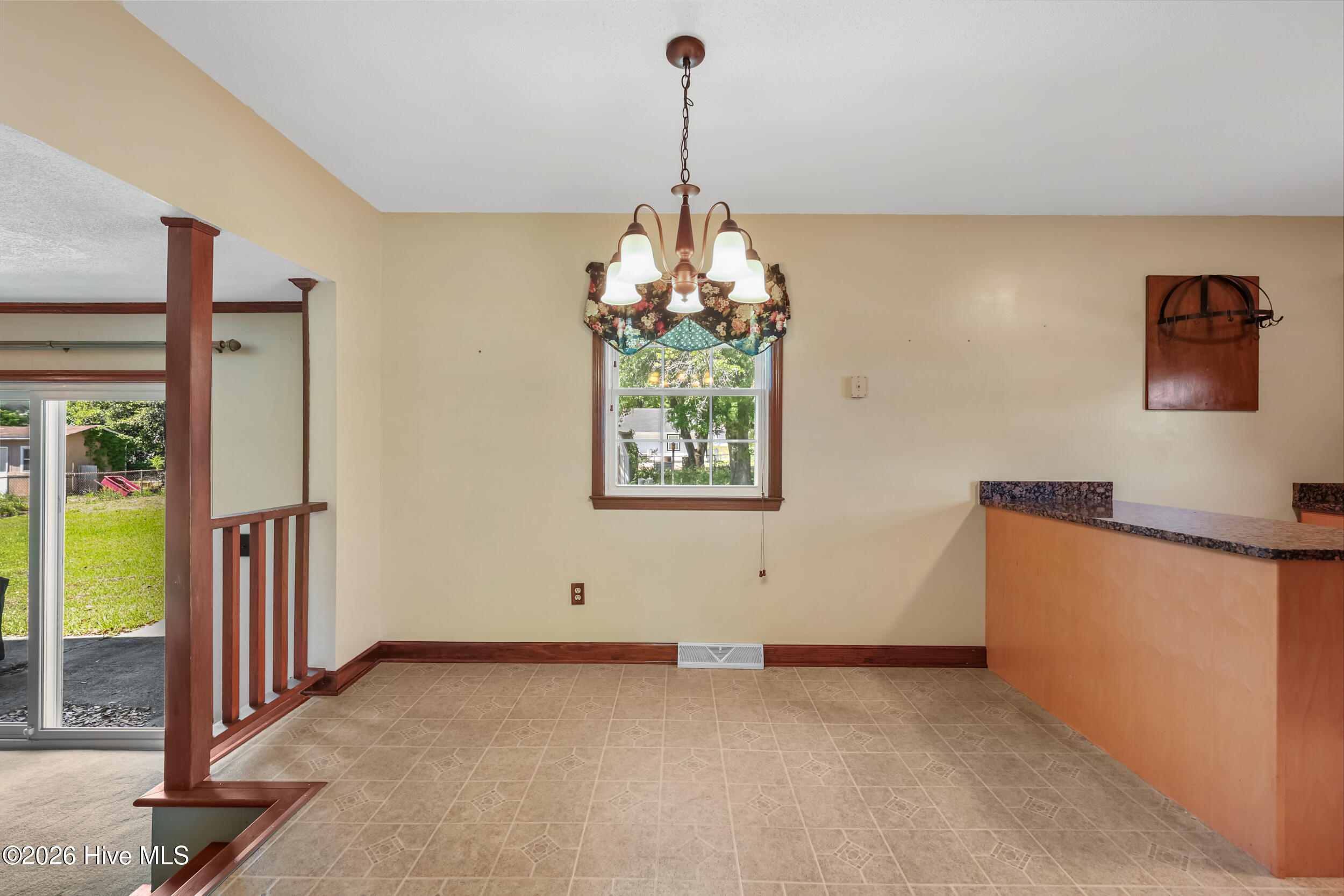 100567633 | Photo 14