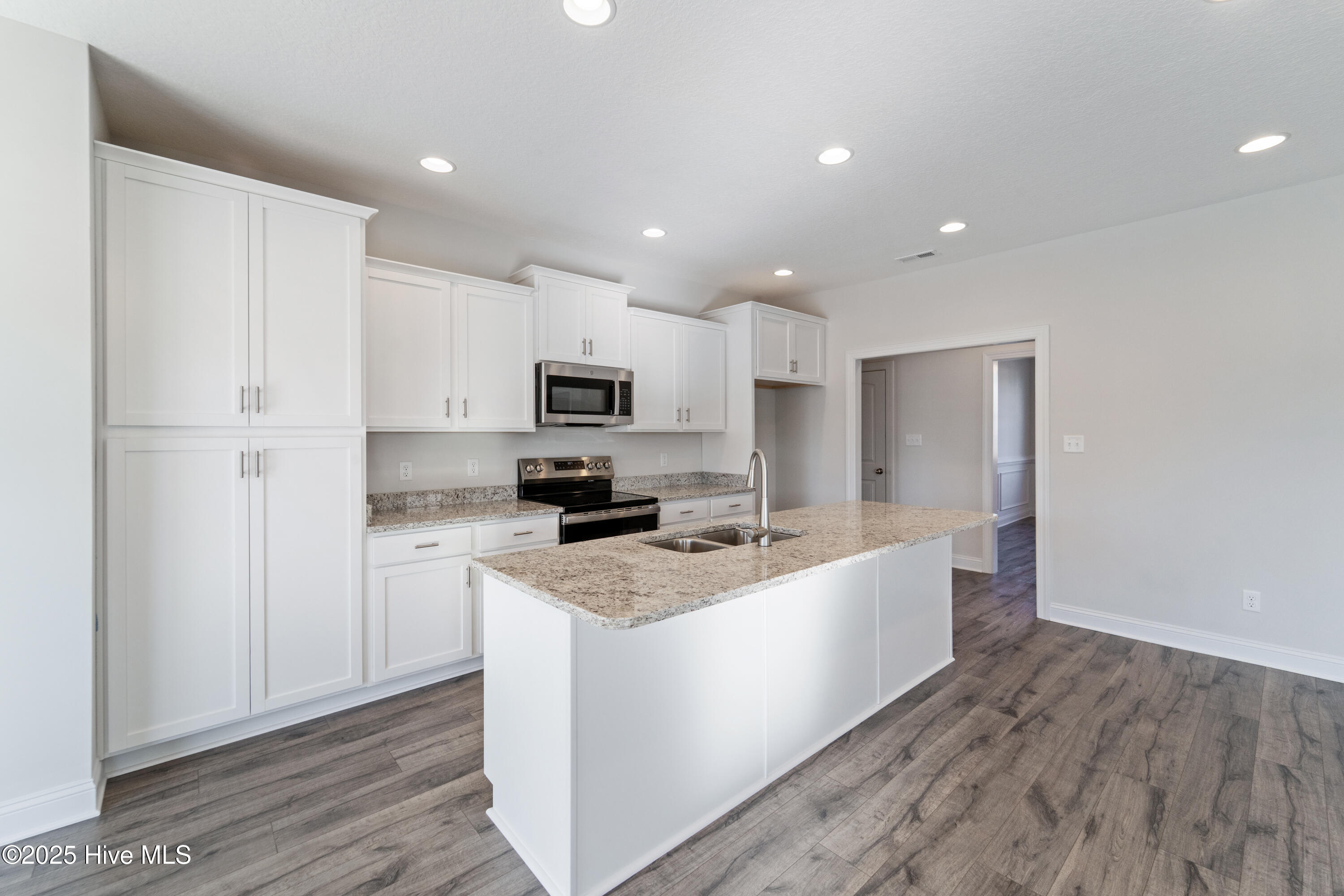 100512578 | Photo 15