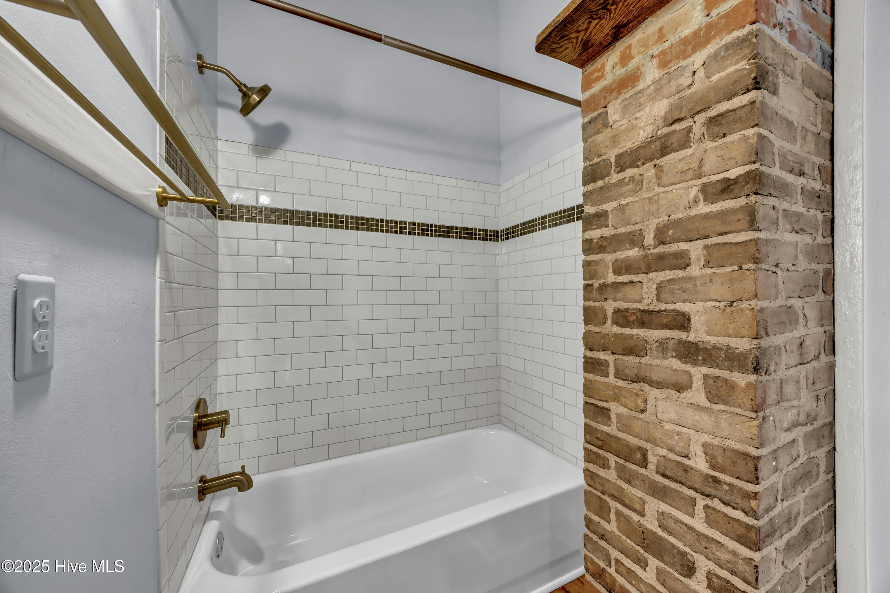 100557757 | Photo 14