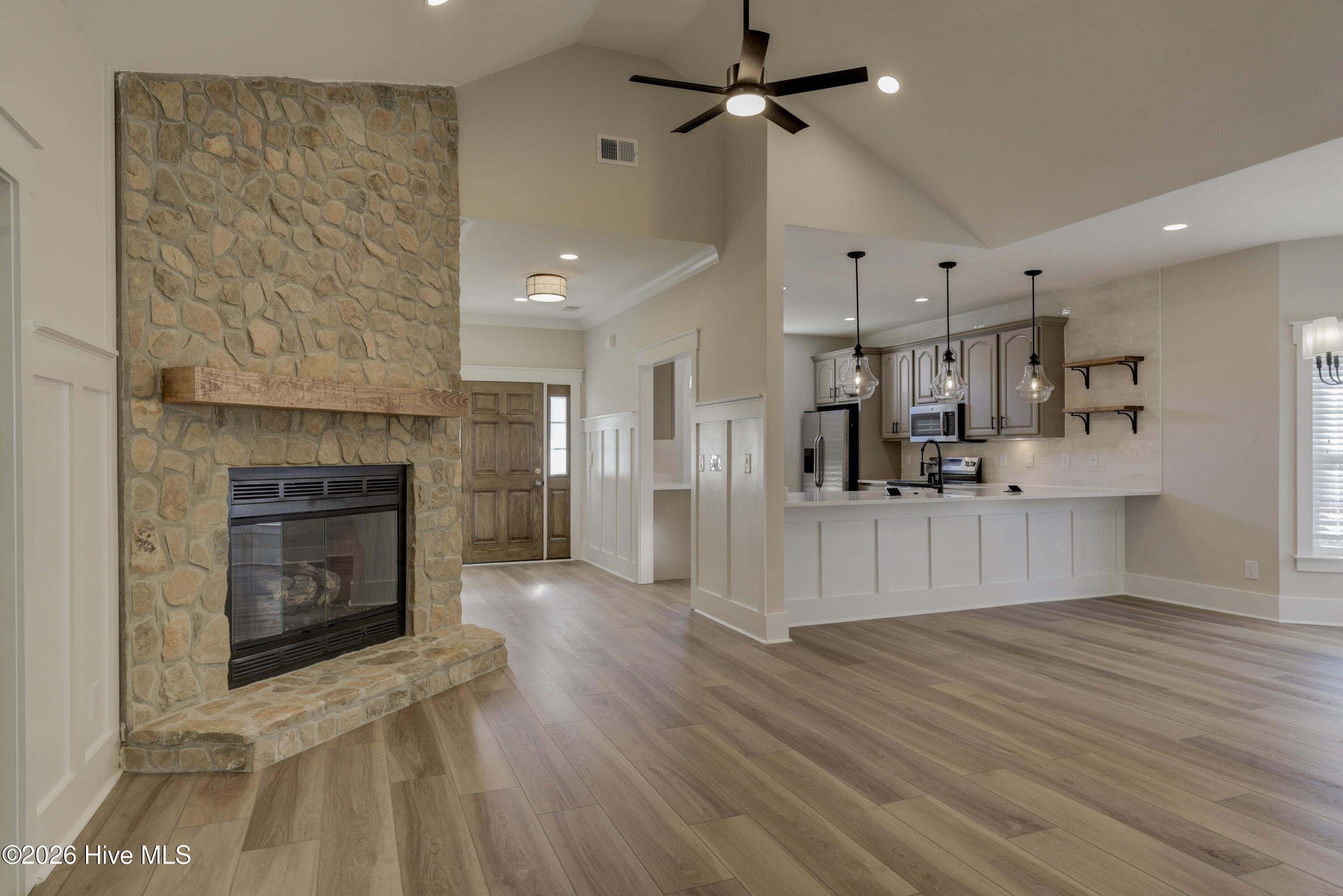 100559237 | Photo 12