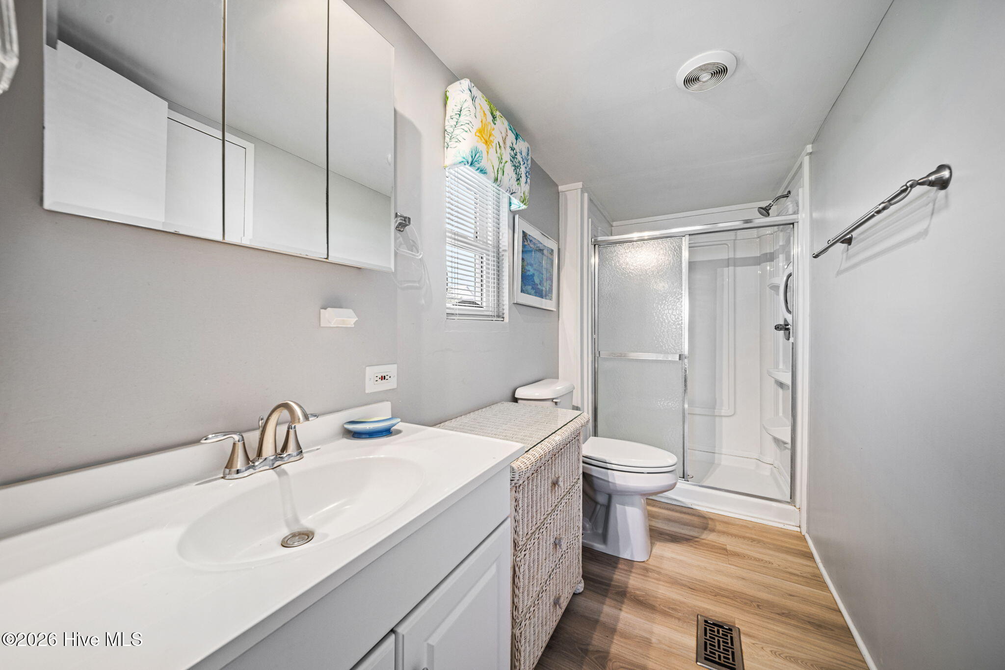 100561406 | Photo 42