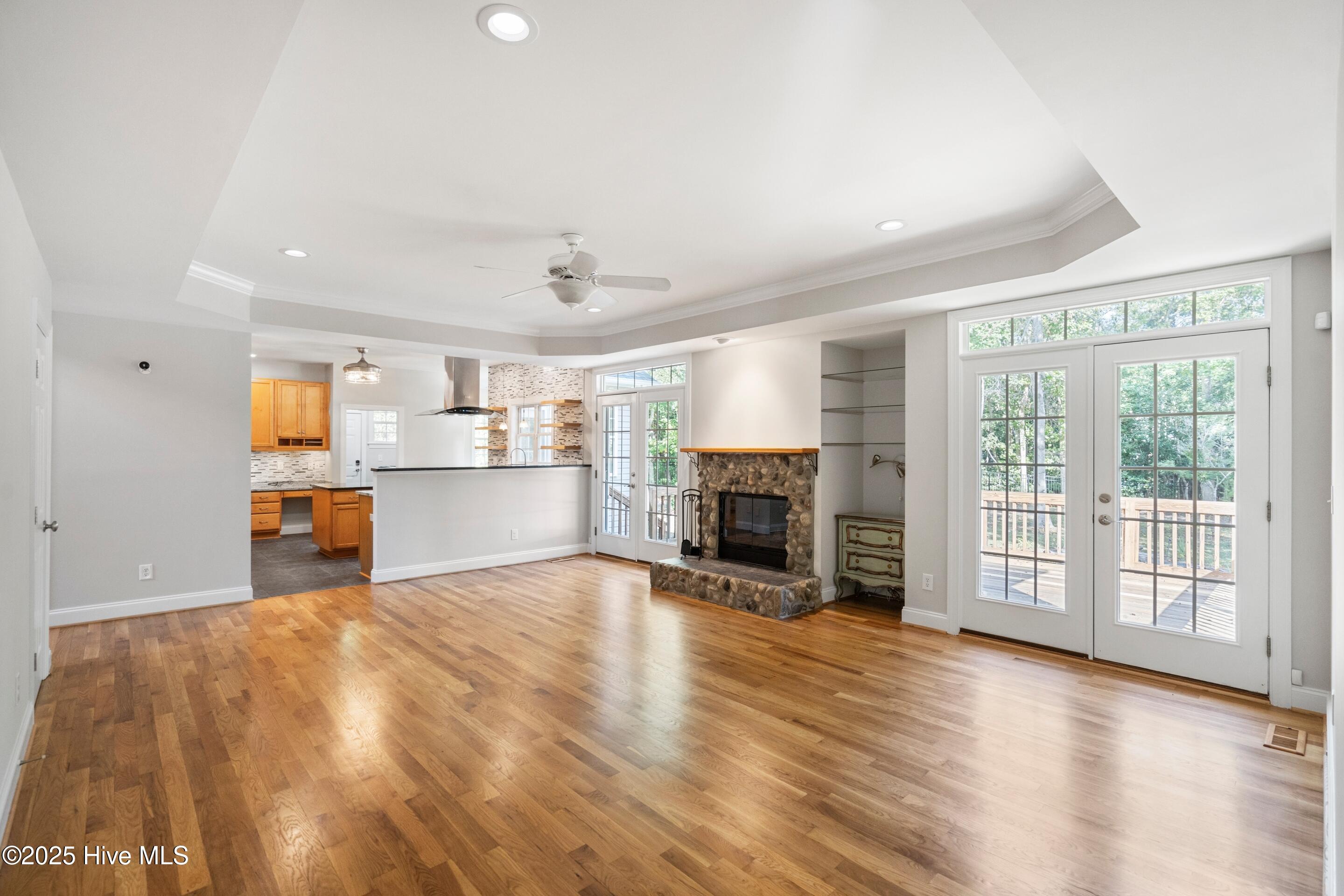 100537413 | Photo 13