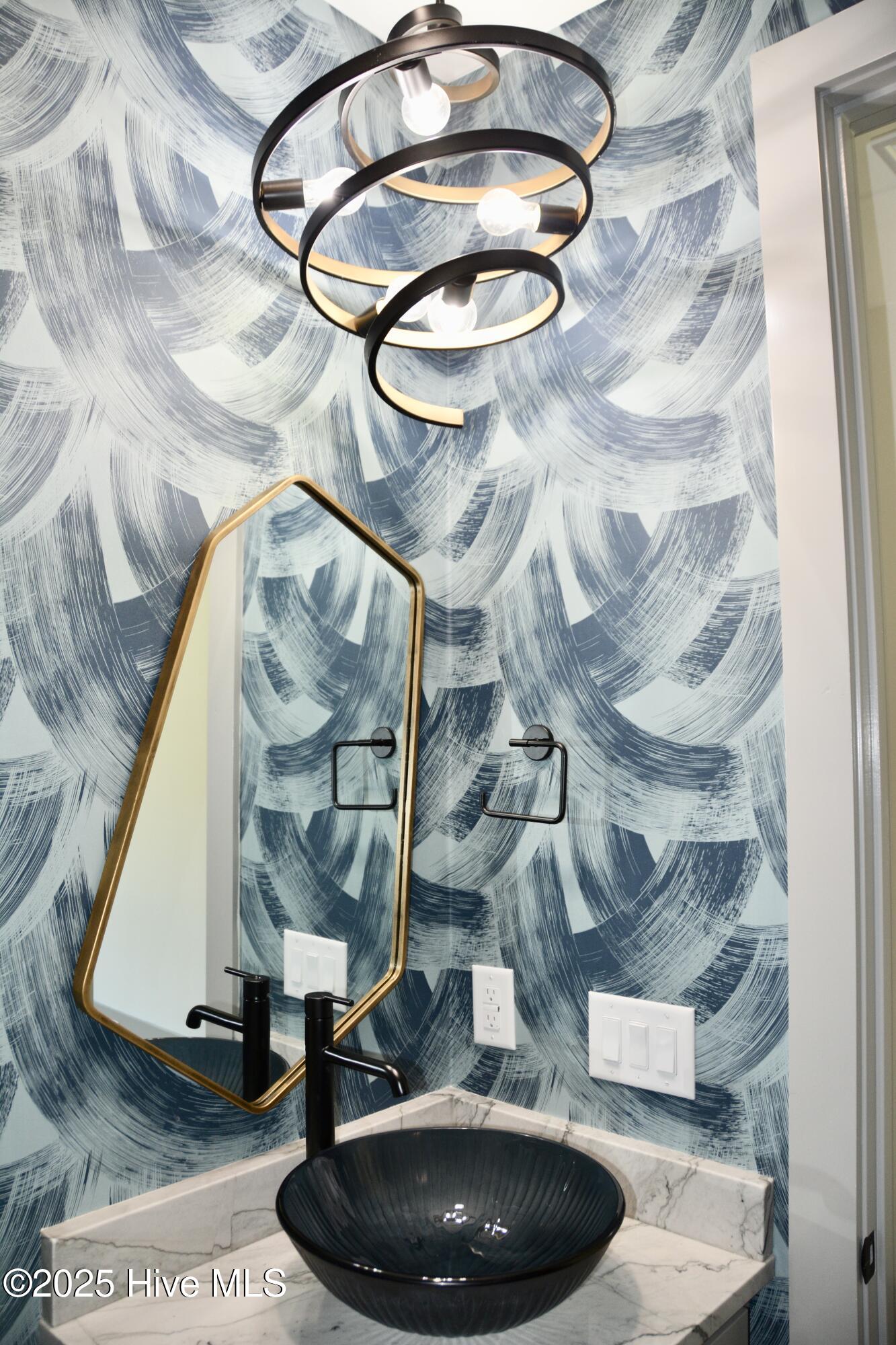 100508502 | Photo 49