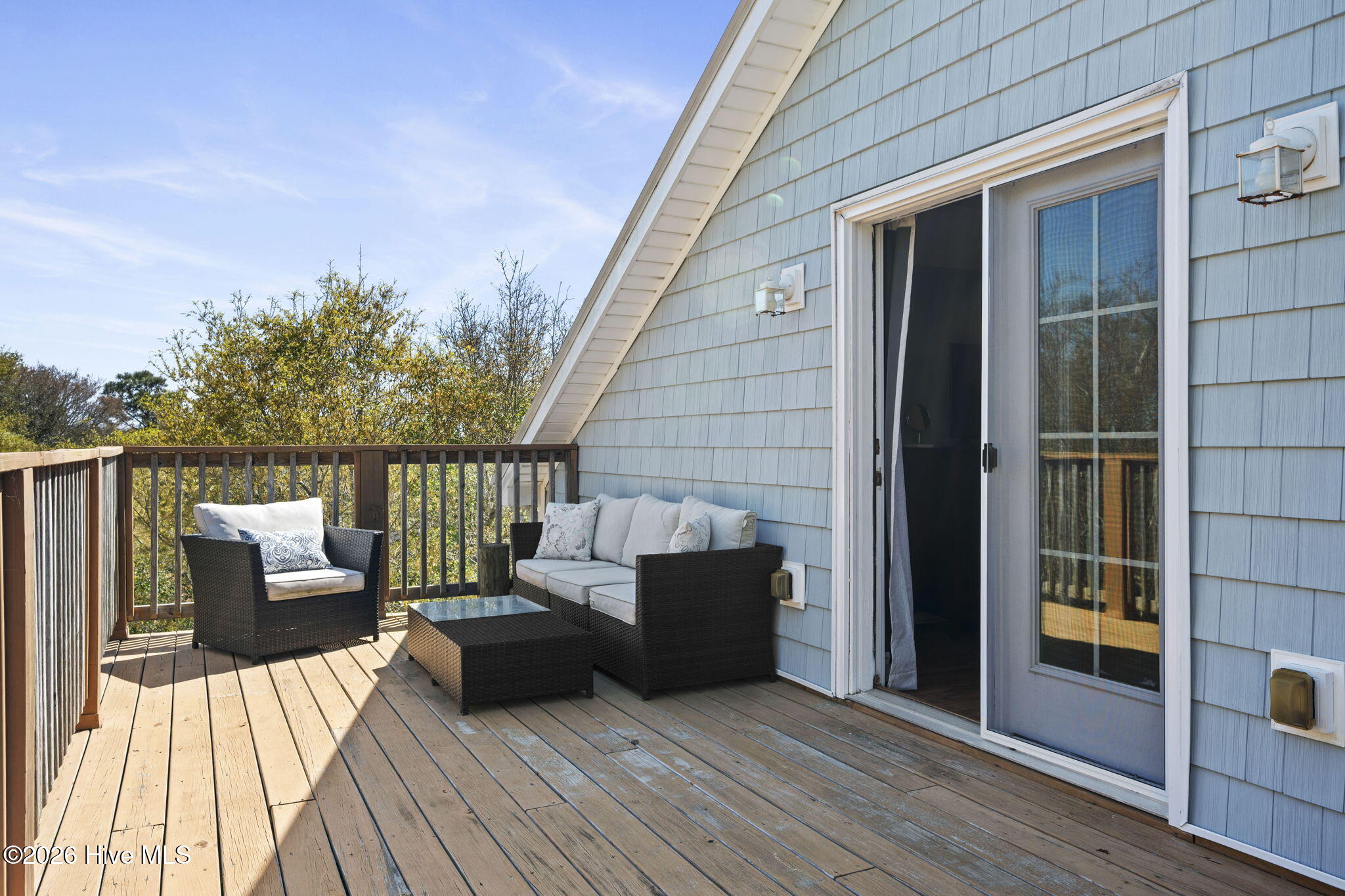 100565691 | Photo 37