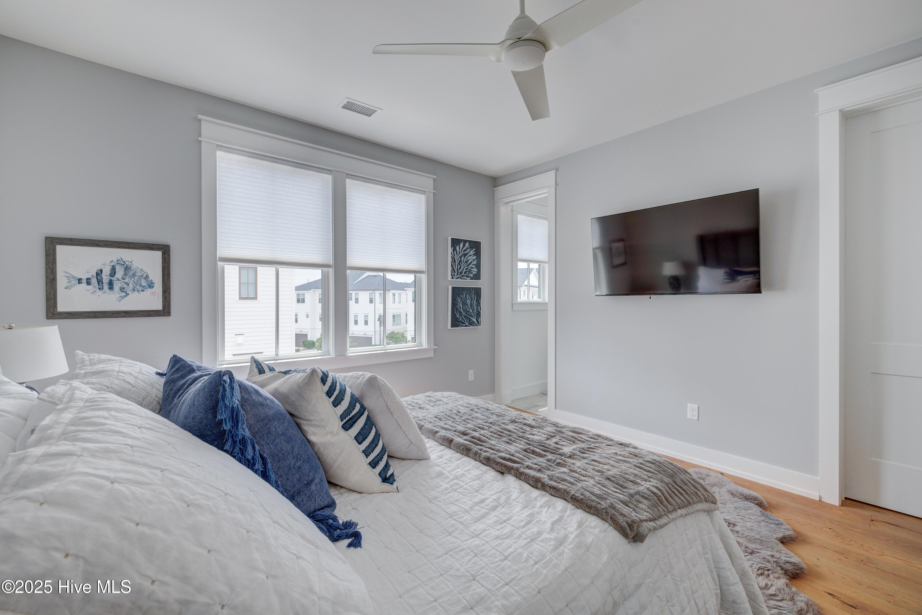 100532923 | Photo 44