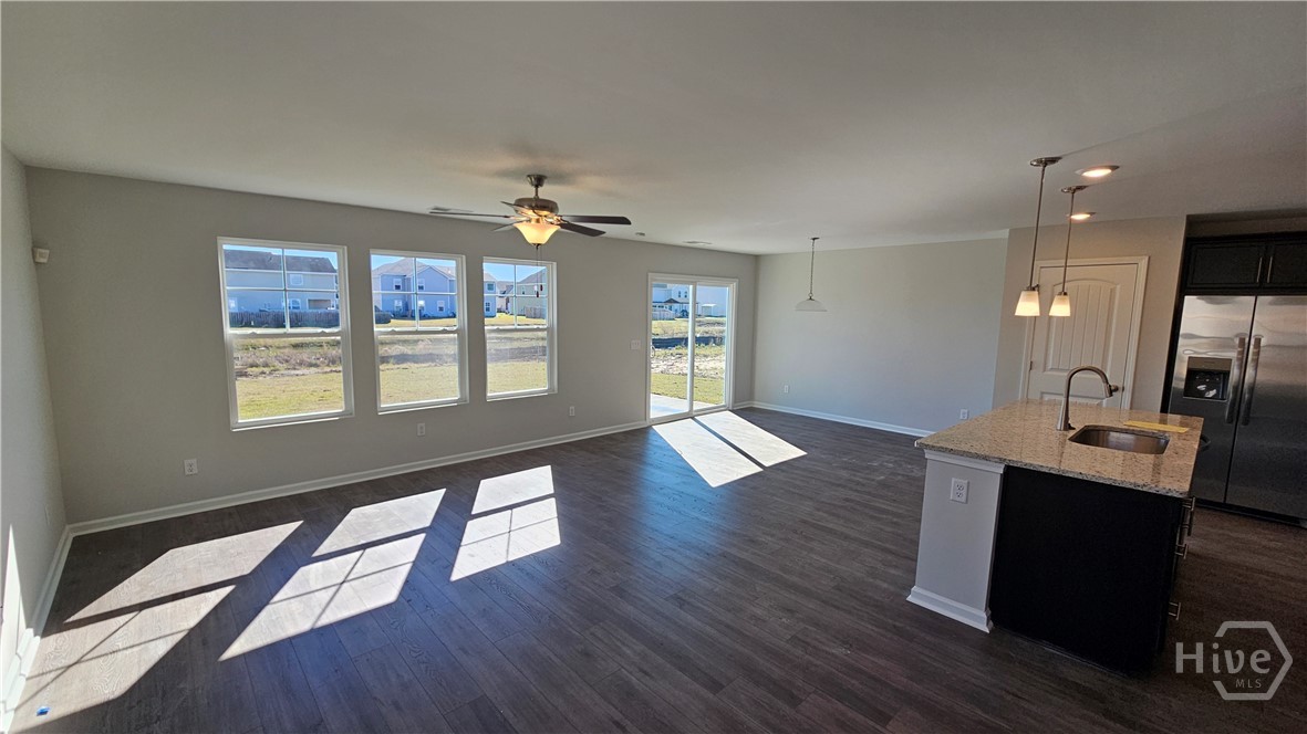 NOT THE ACTUAL HOME. Pictures are of a finished Bismarck TR plan and are for reference only.