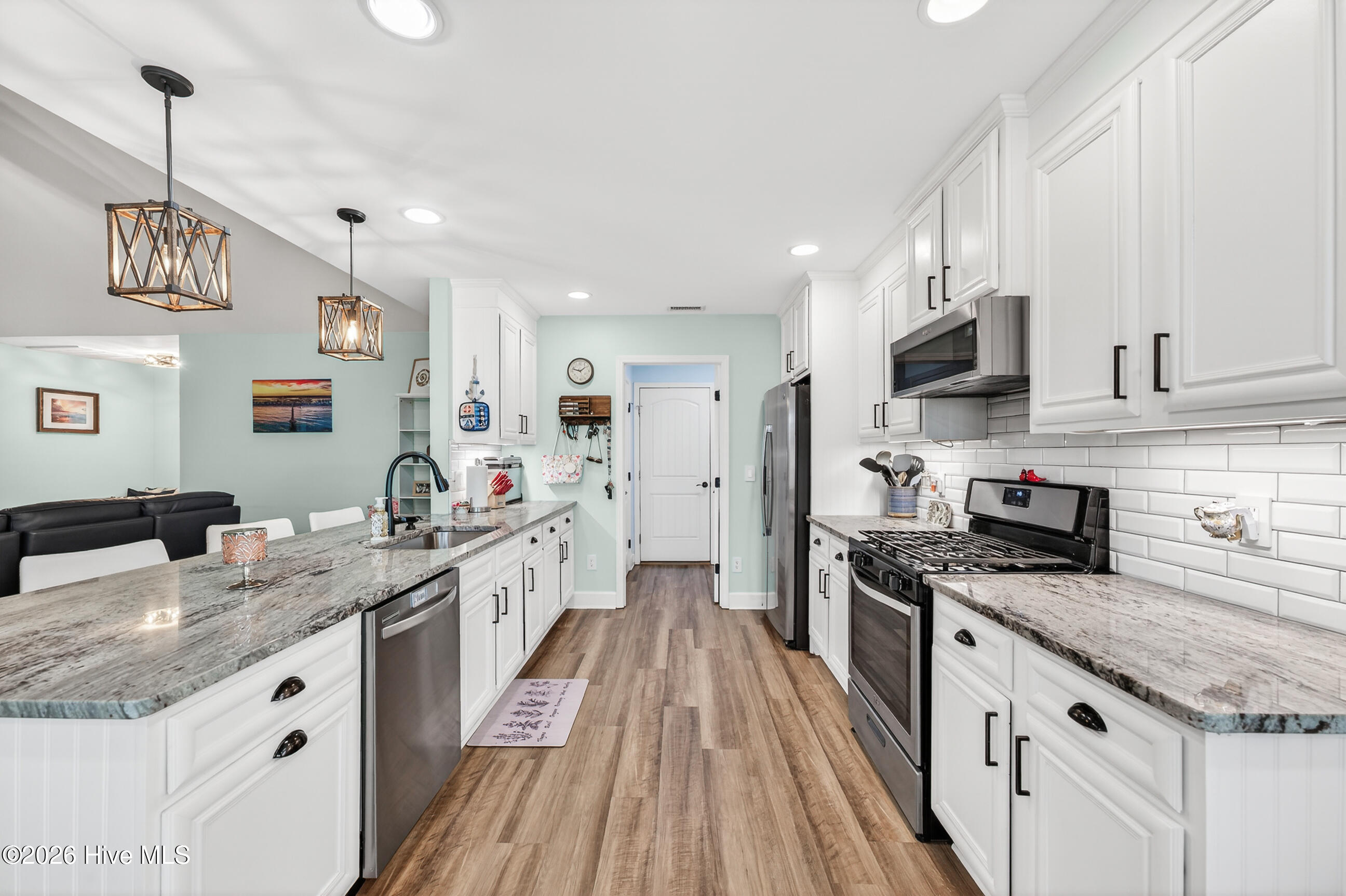 100567019 | Photo 20