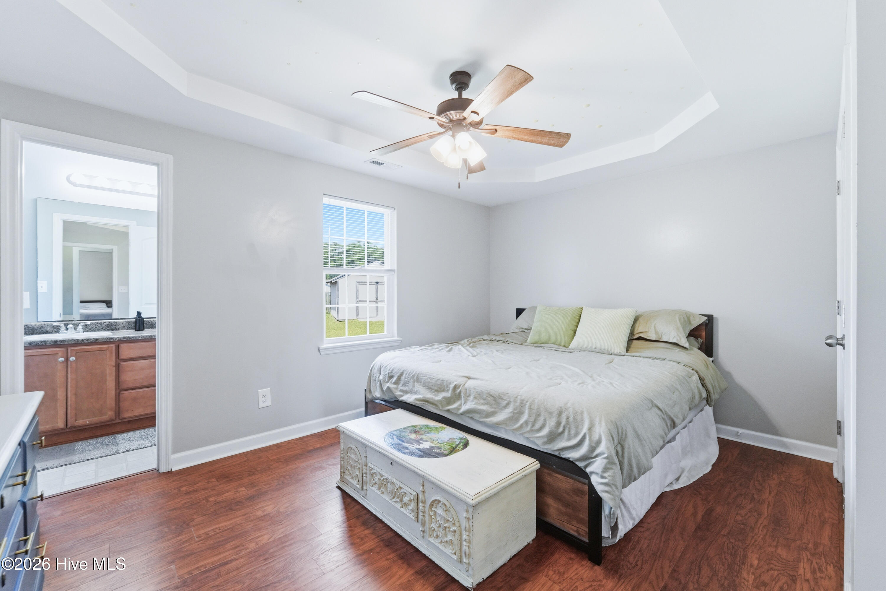 100568349 | Photo 11