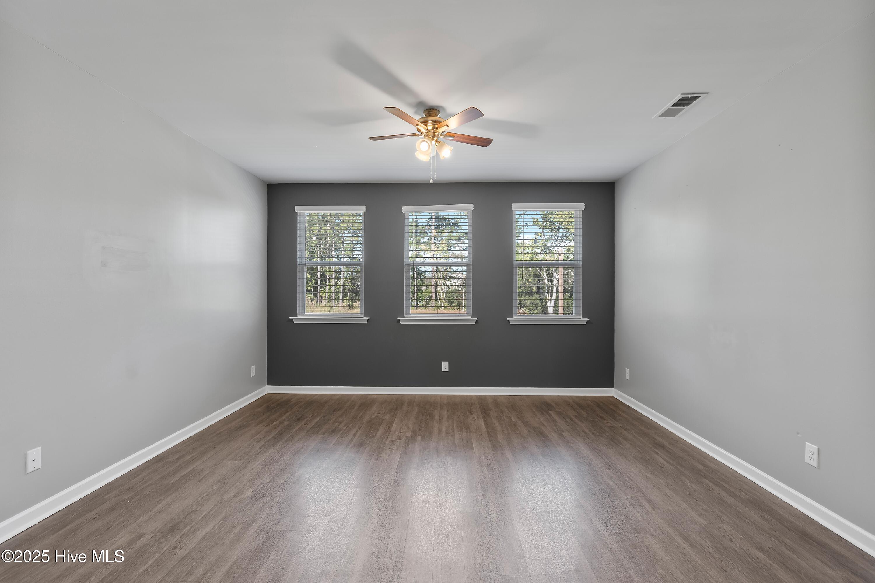 100537510 | Photo 25