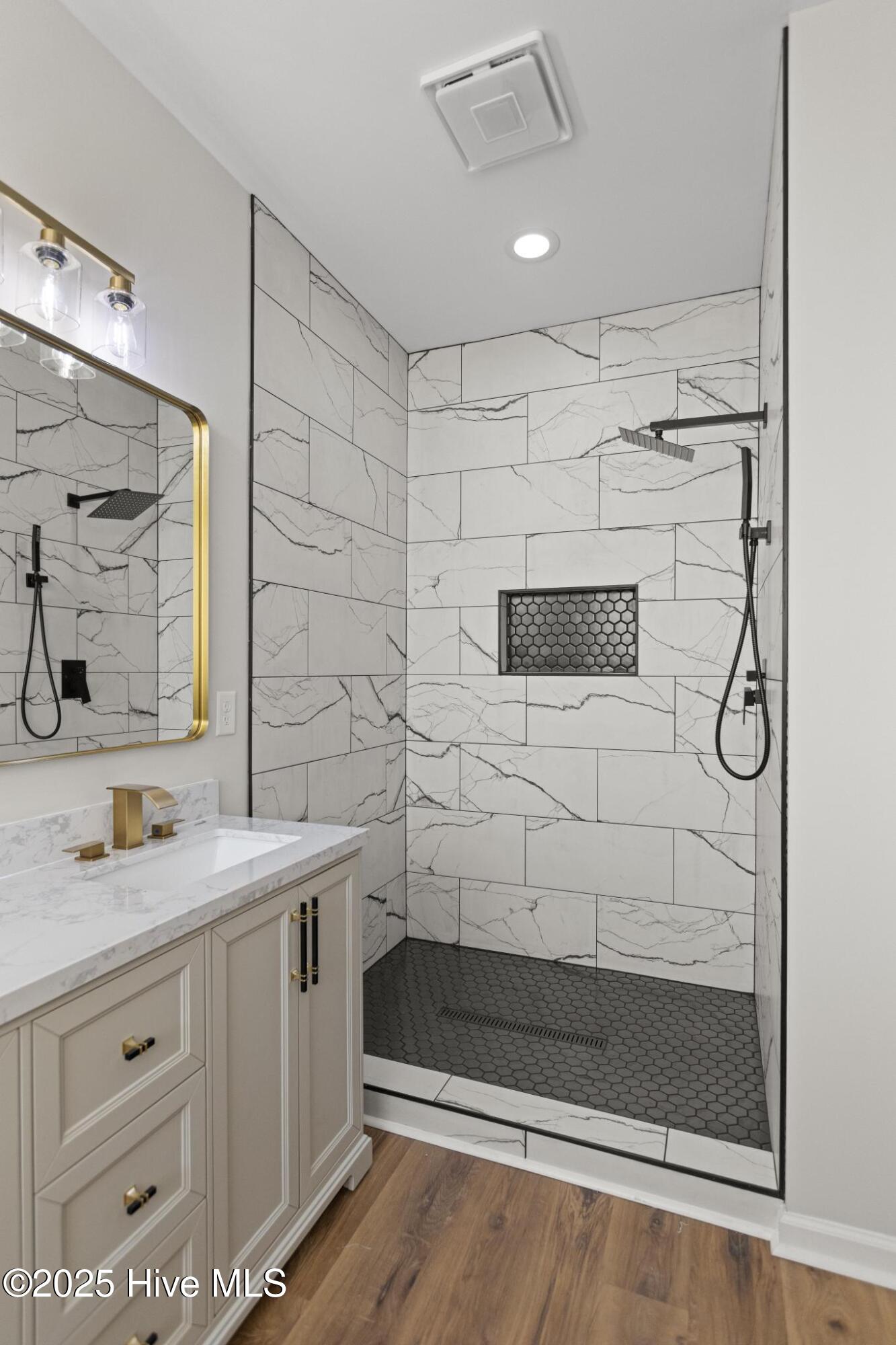 100551416 | Photo 27