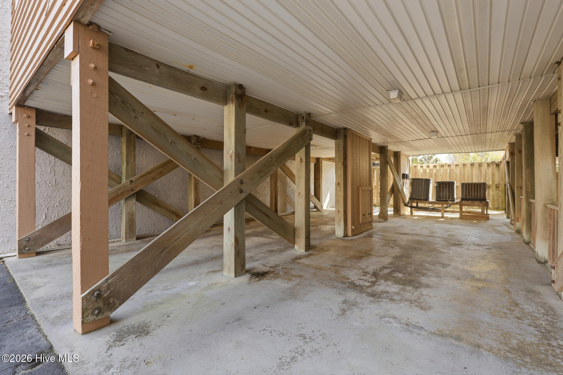 100563328 | Photo 25