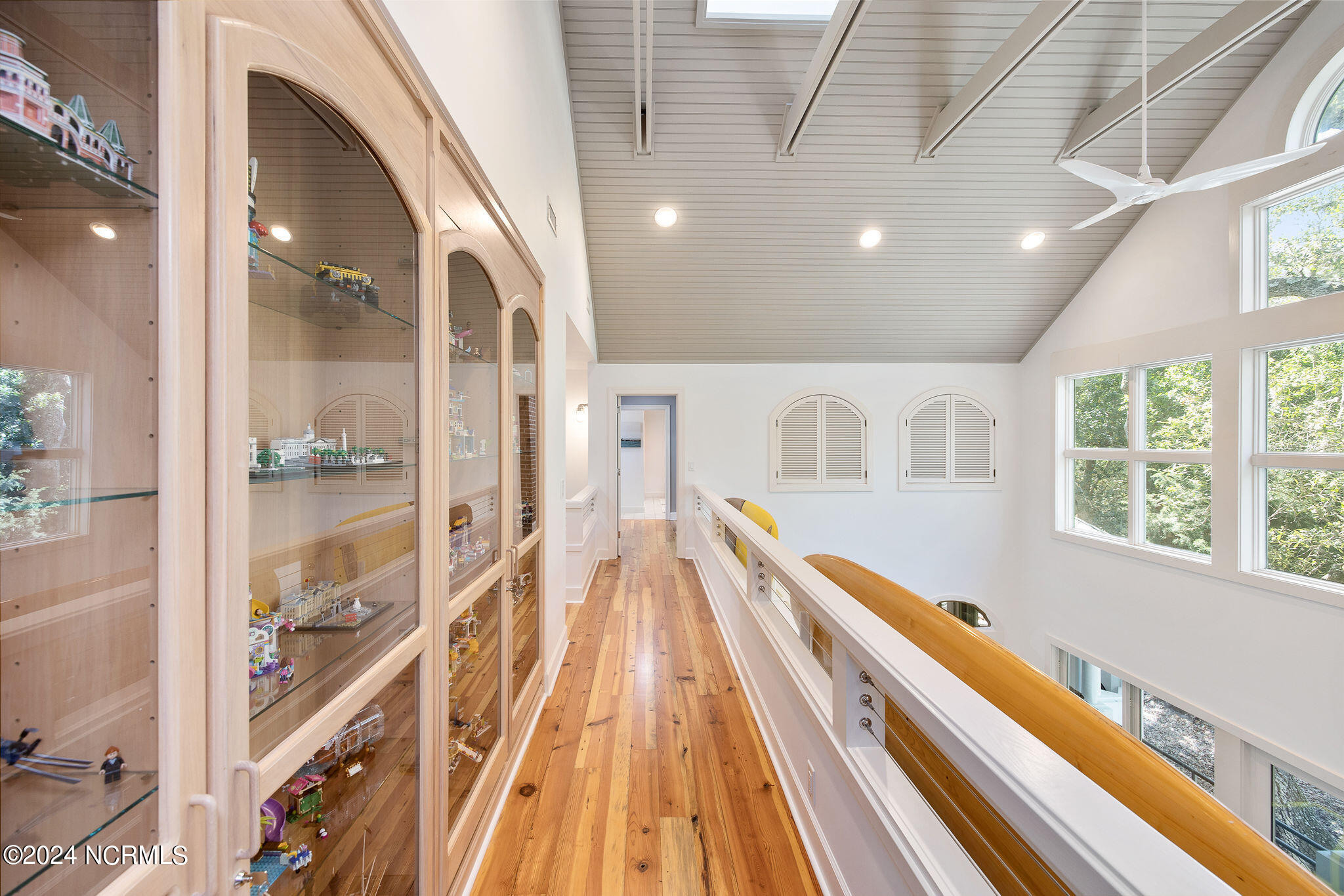 100493590 | Photo 50