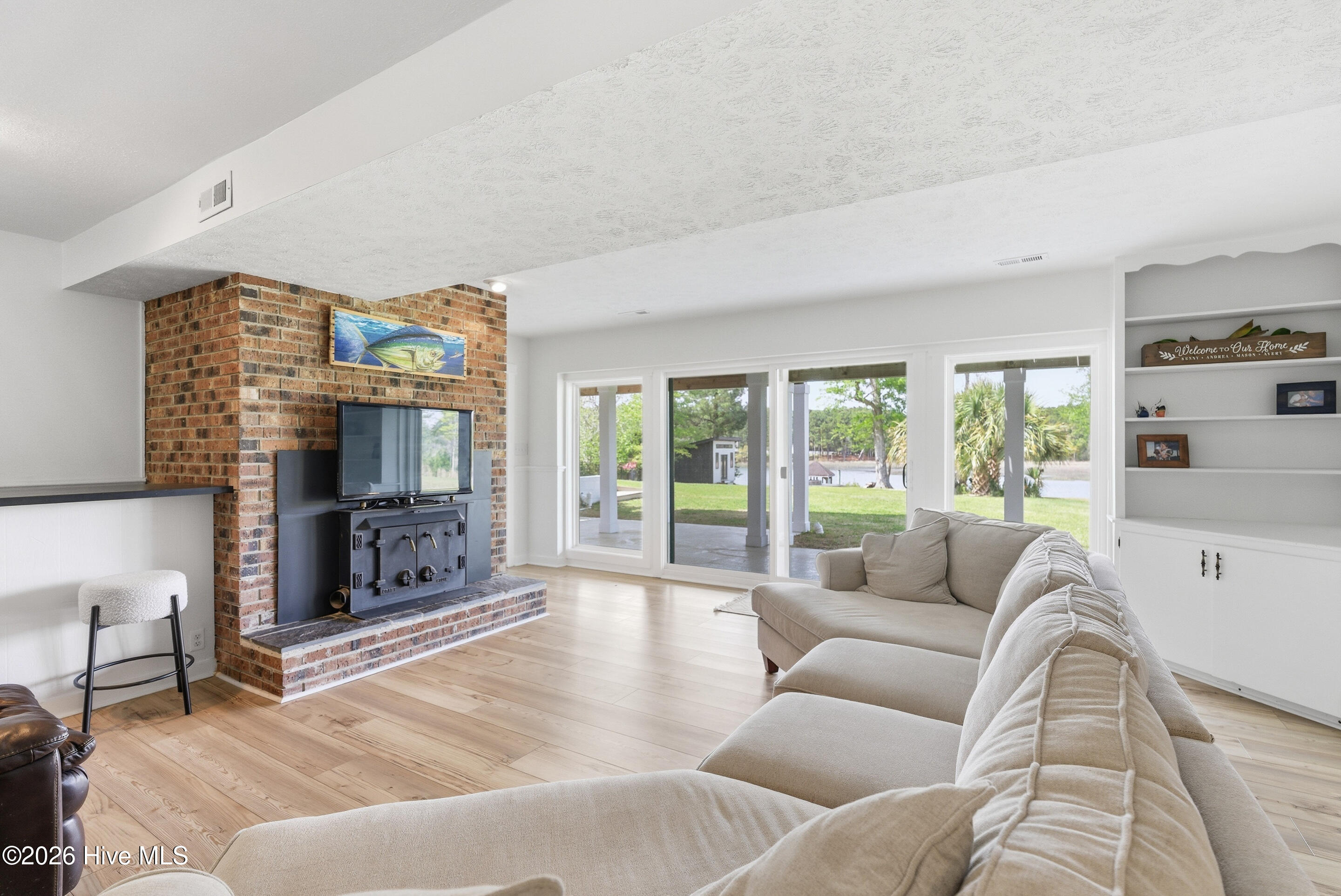 100556349 | Photo 30