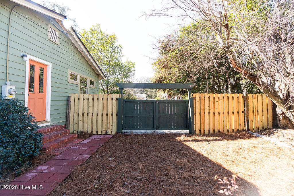 100554317 | Photo 30