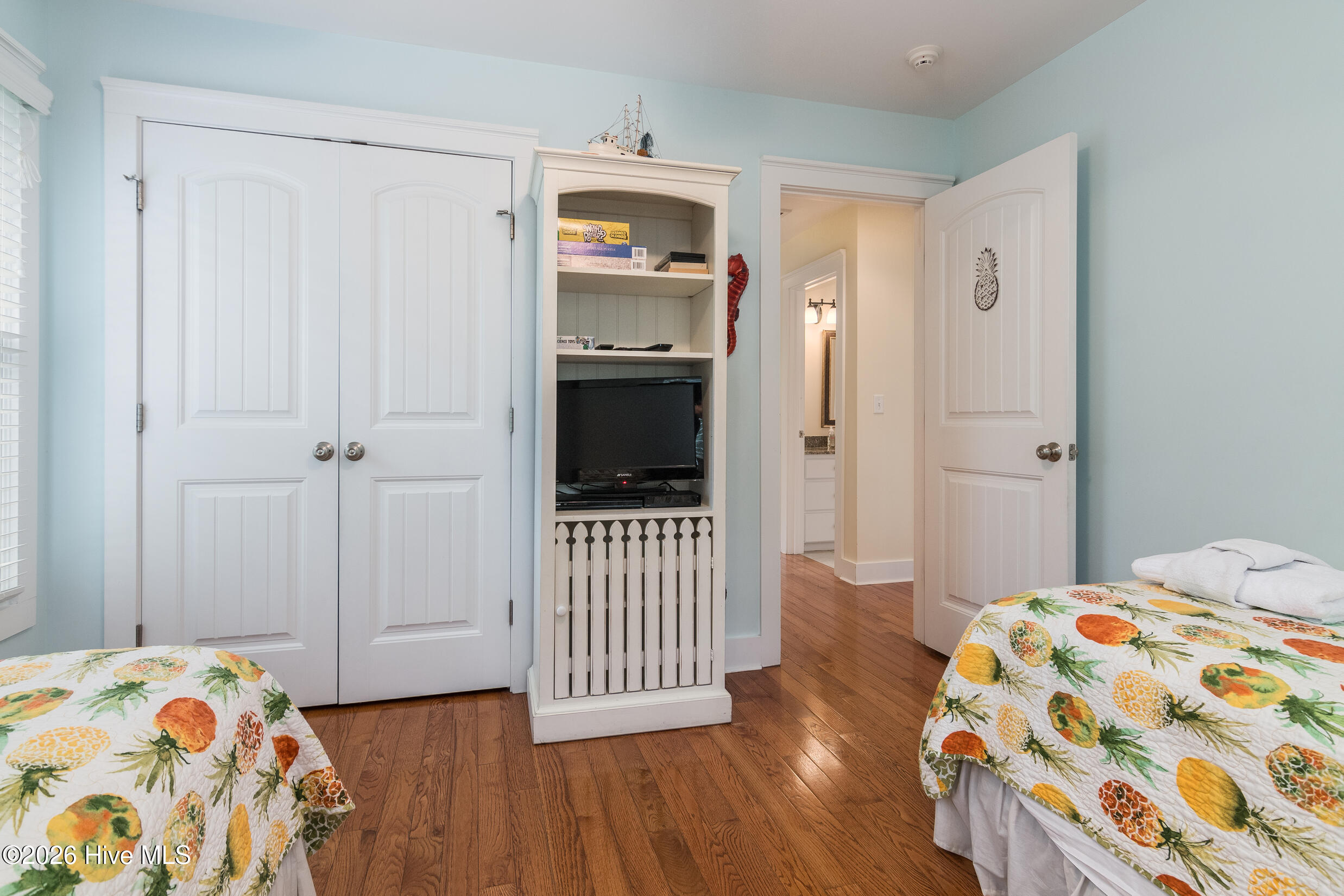 100570305 | Photo 21