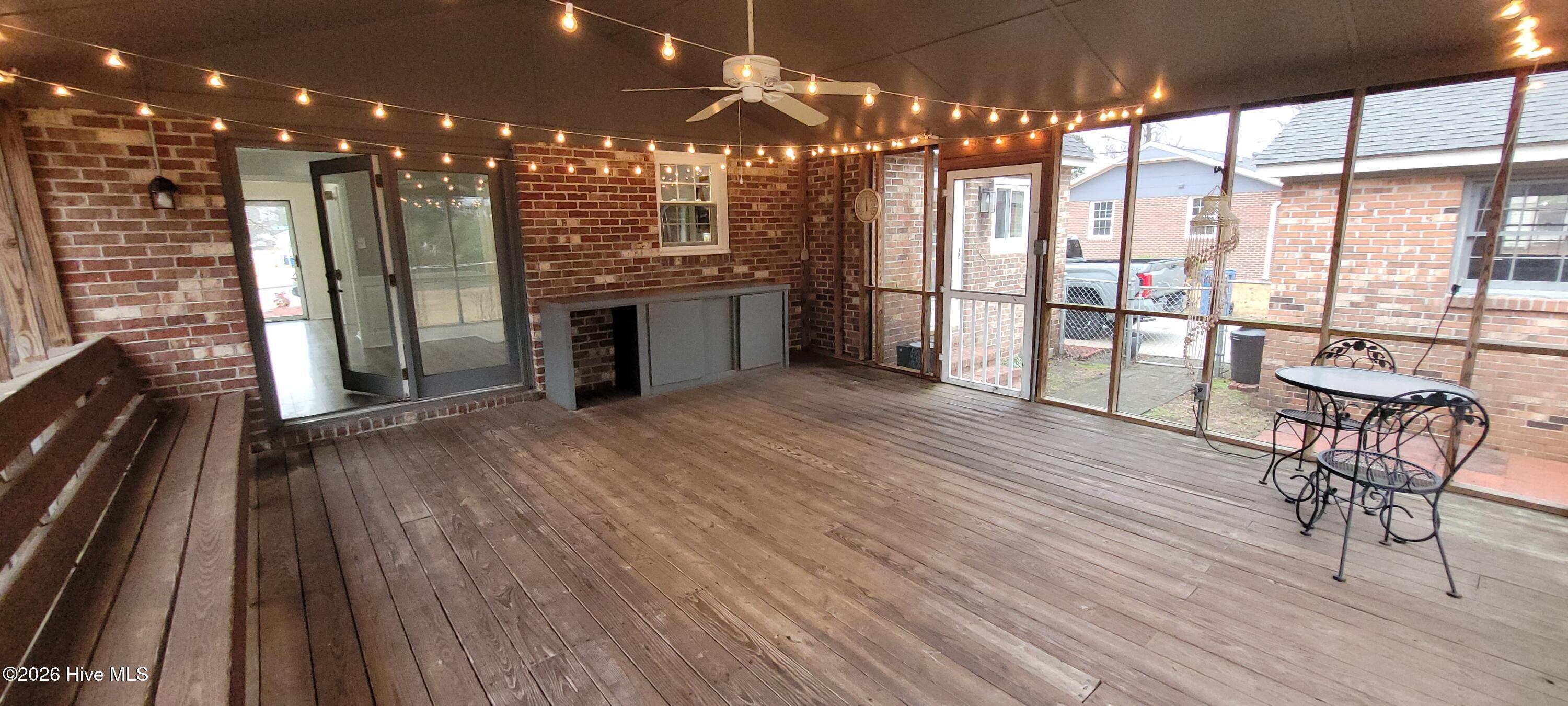 100551473 | Photo 43