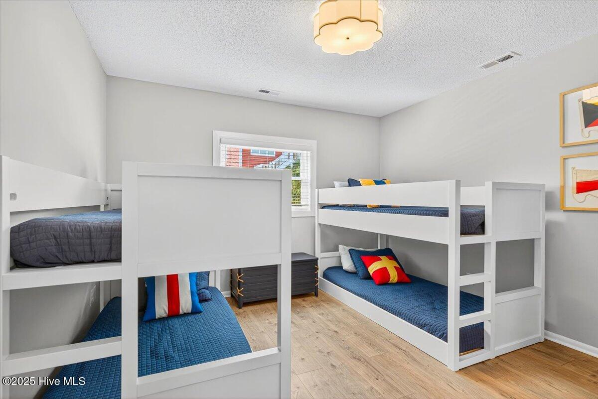 100530607 | Photo 19