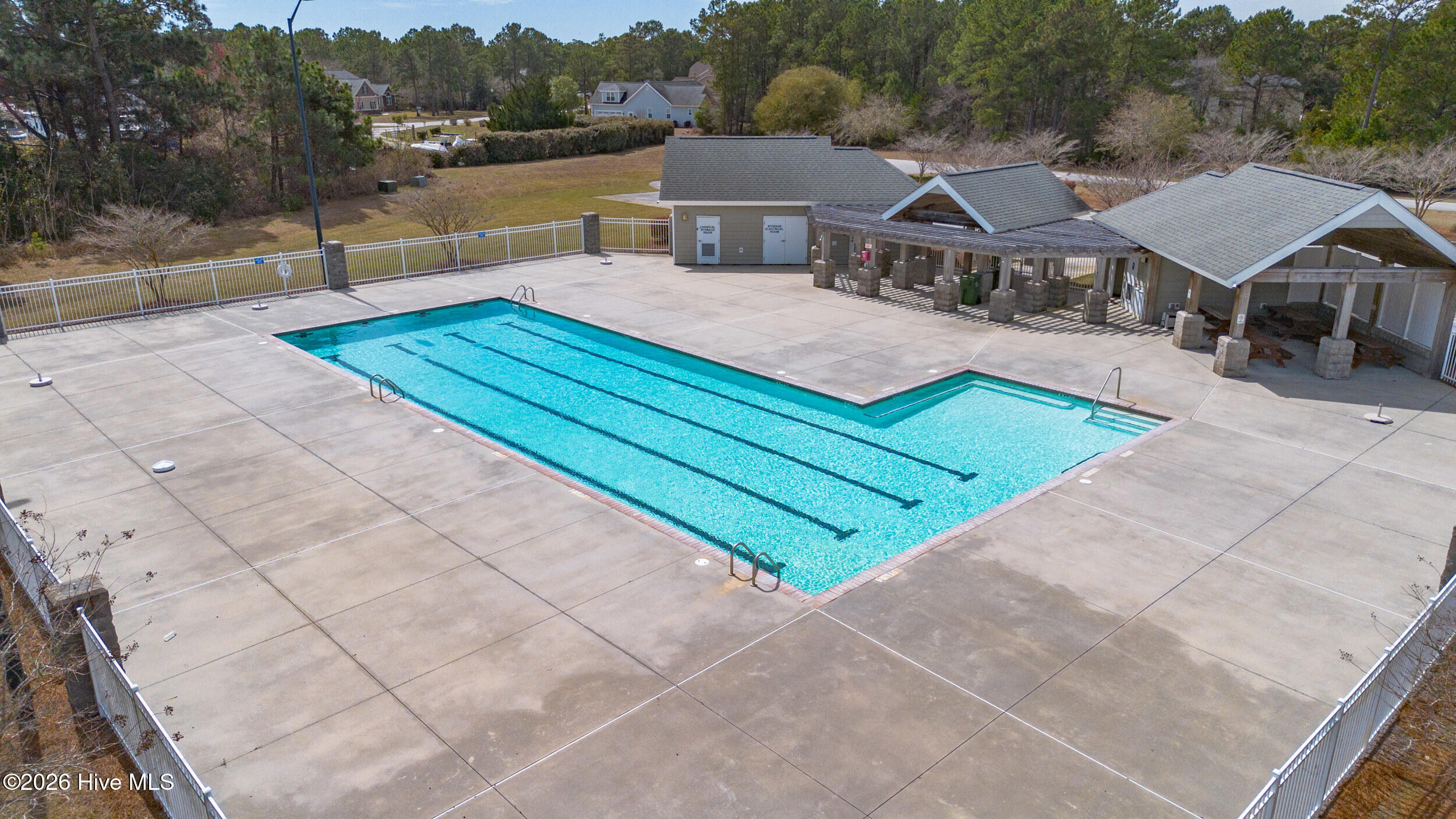 100562892 | Photo 50