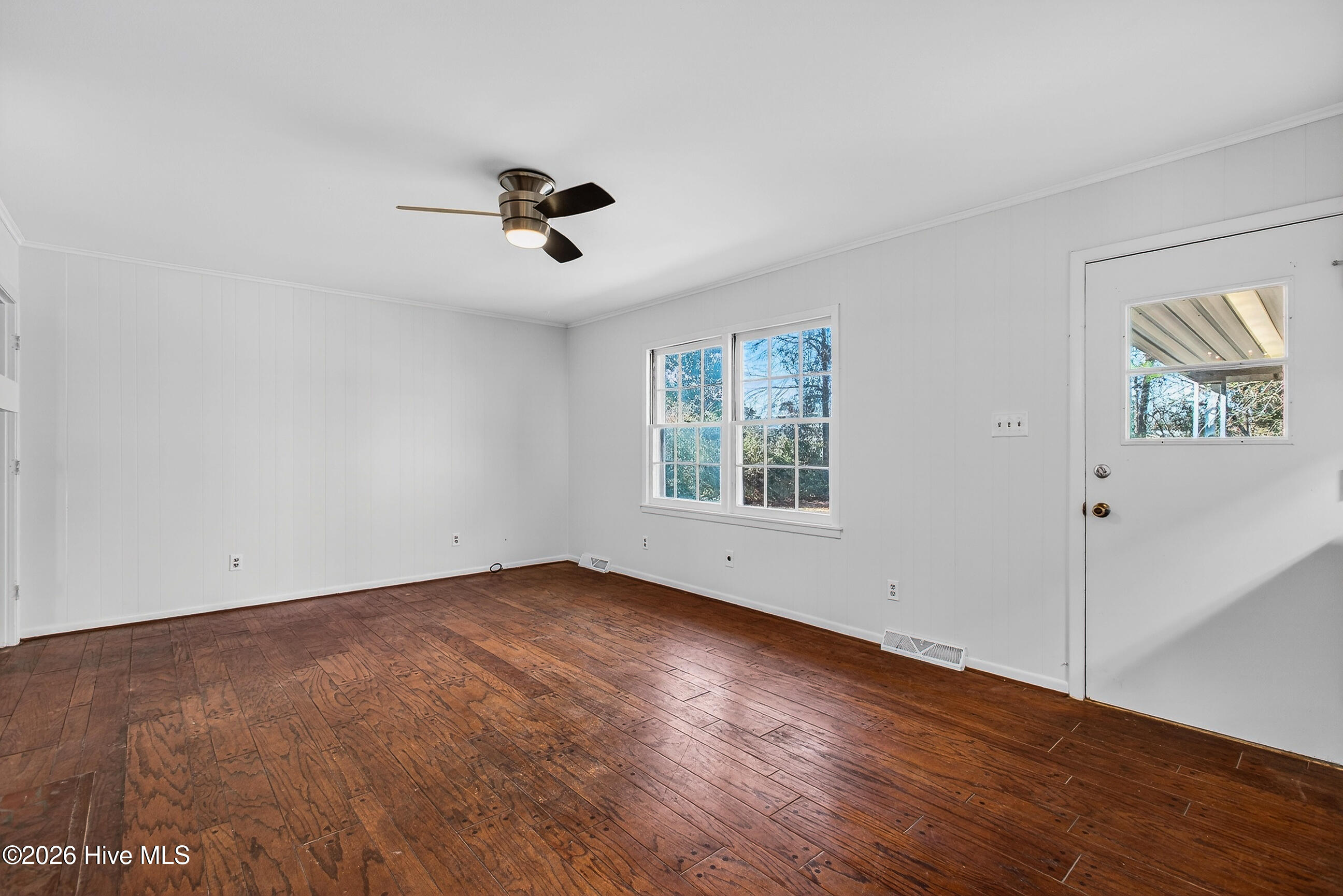 100548057 | Photo 14