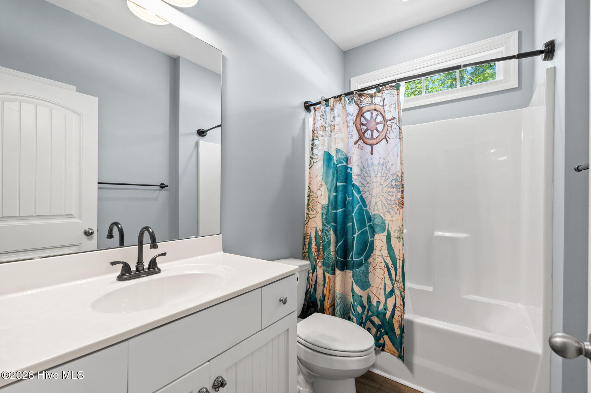 100568140 | Photo 30