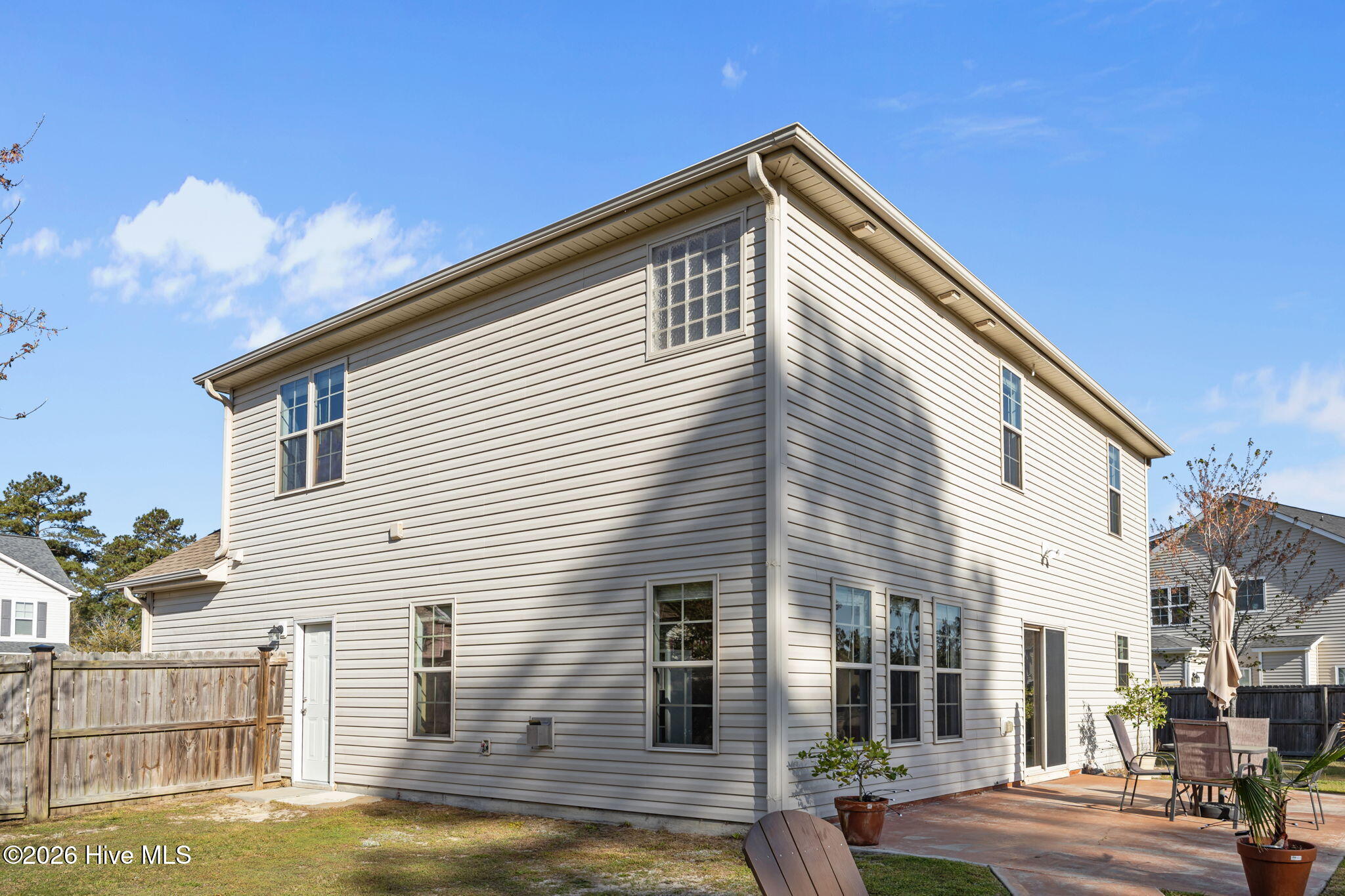 100565873 | Photo 47