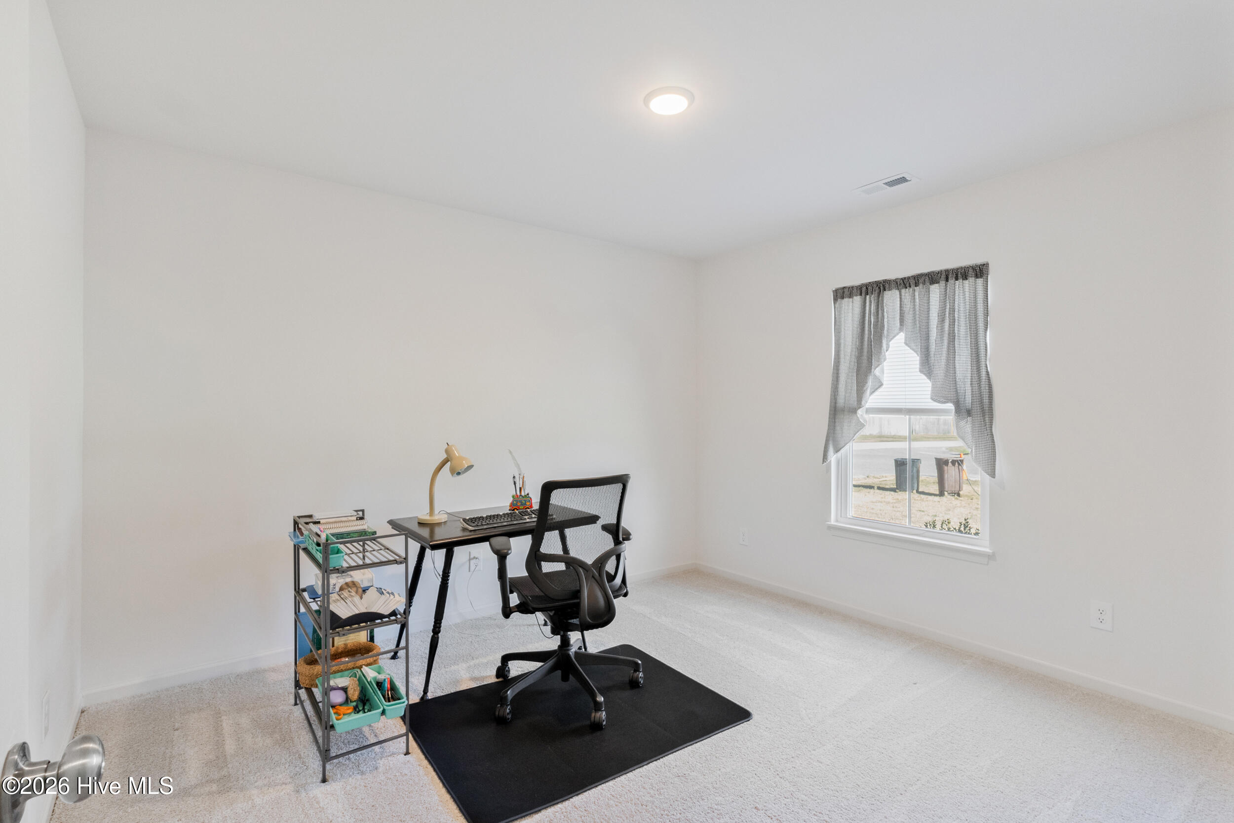 100549319 | Photo 12