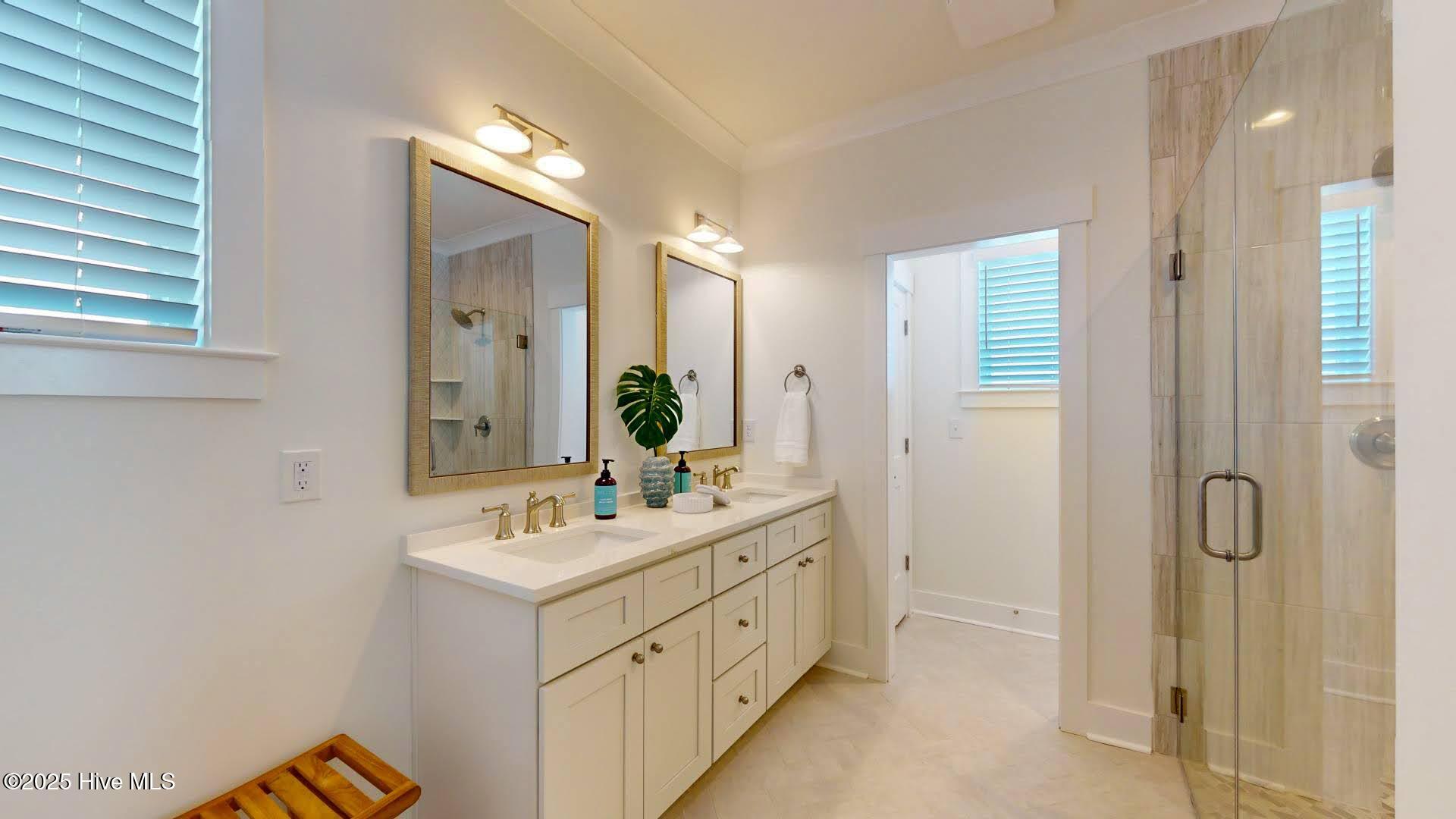 100560716 | Photo 59