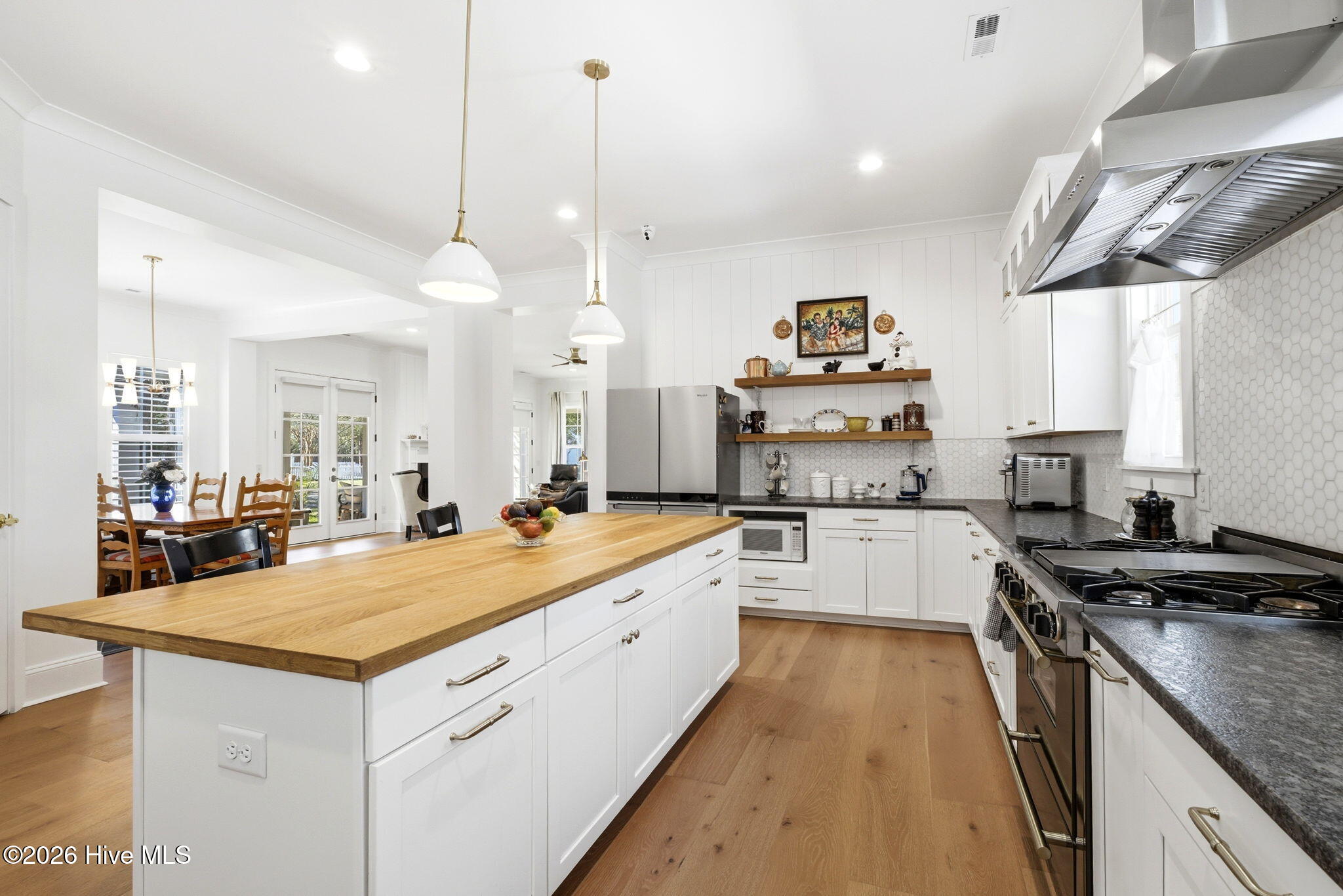 100562076 | Photo 29