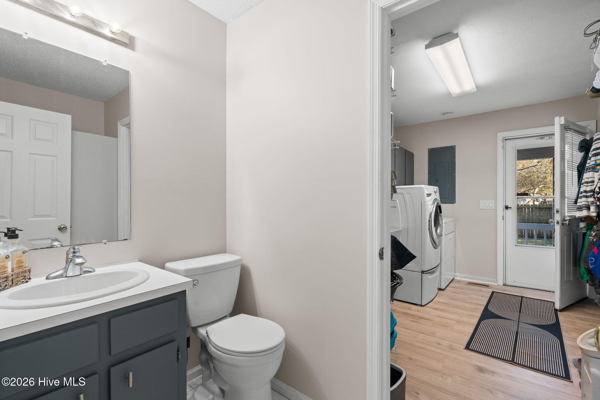 100562881 | Photo 26