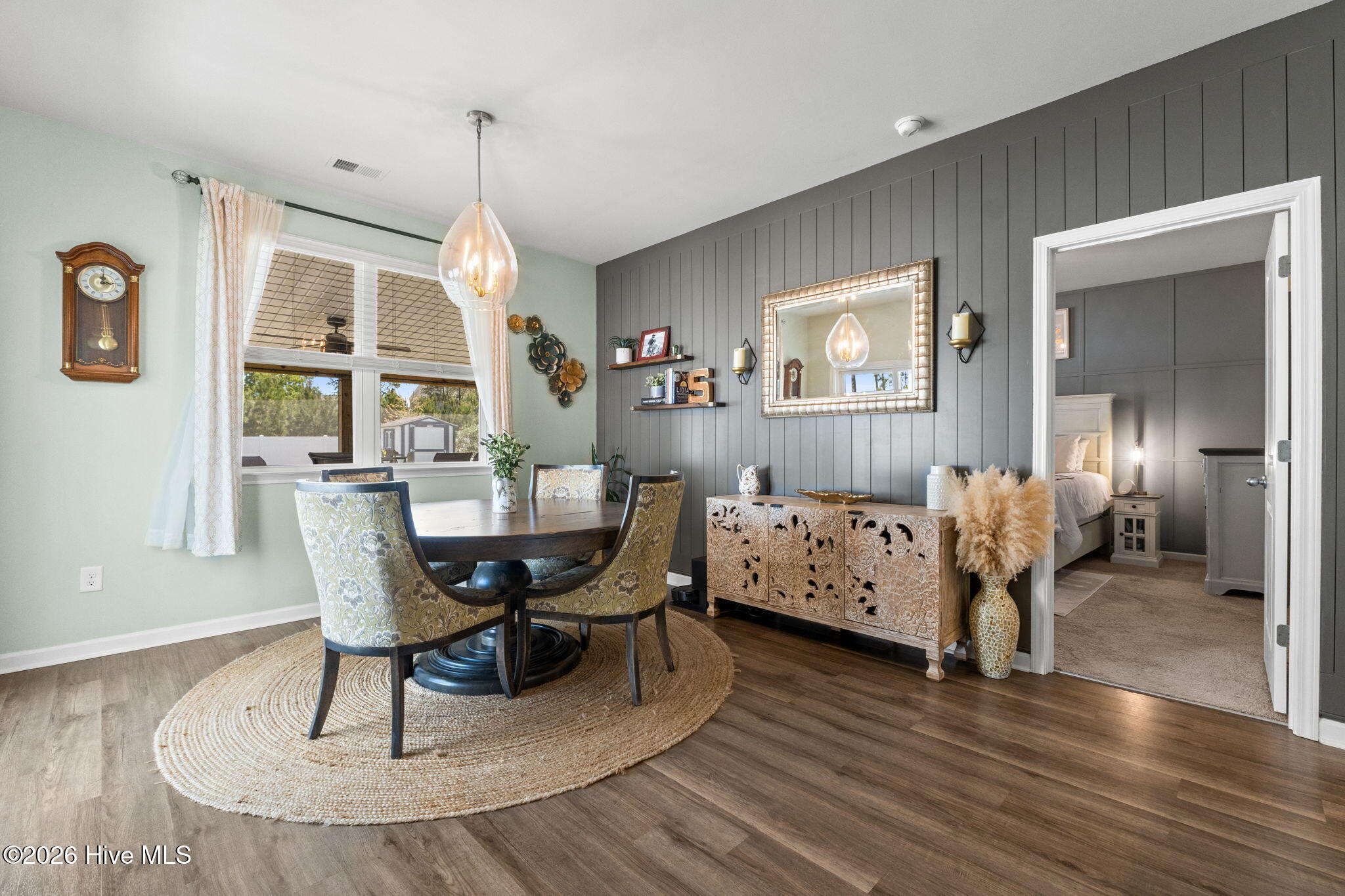 100568064 | Photo 11