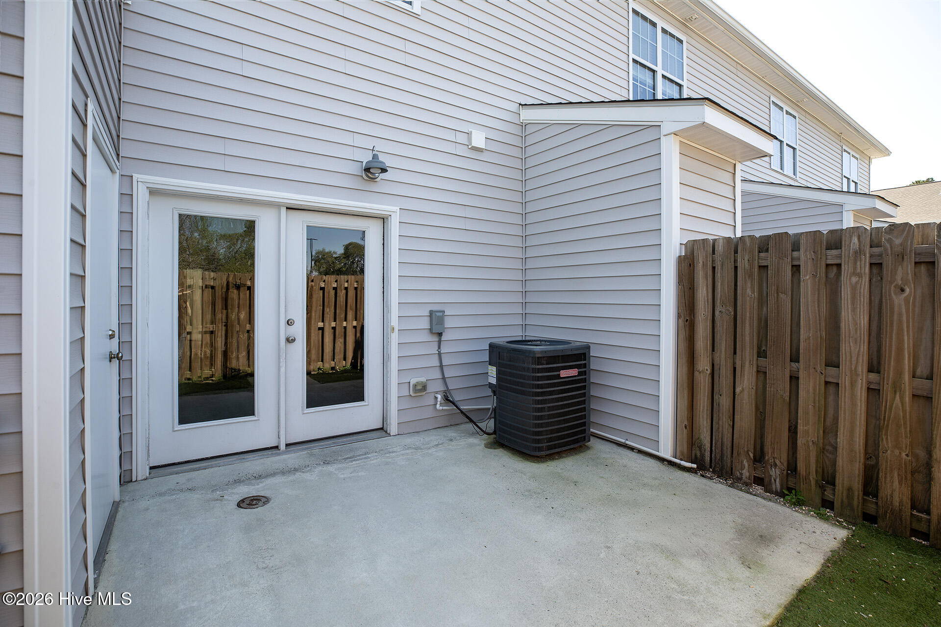 100562810 | Photo 34