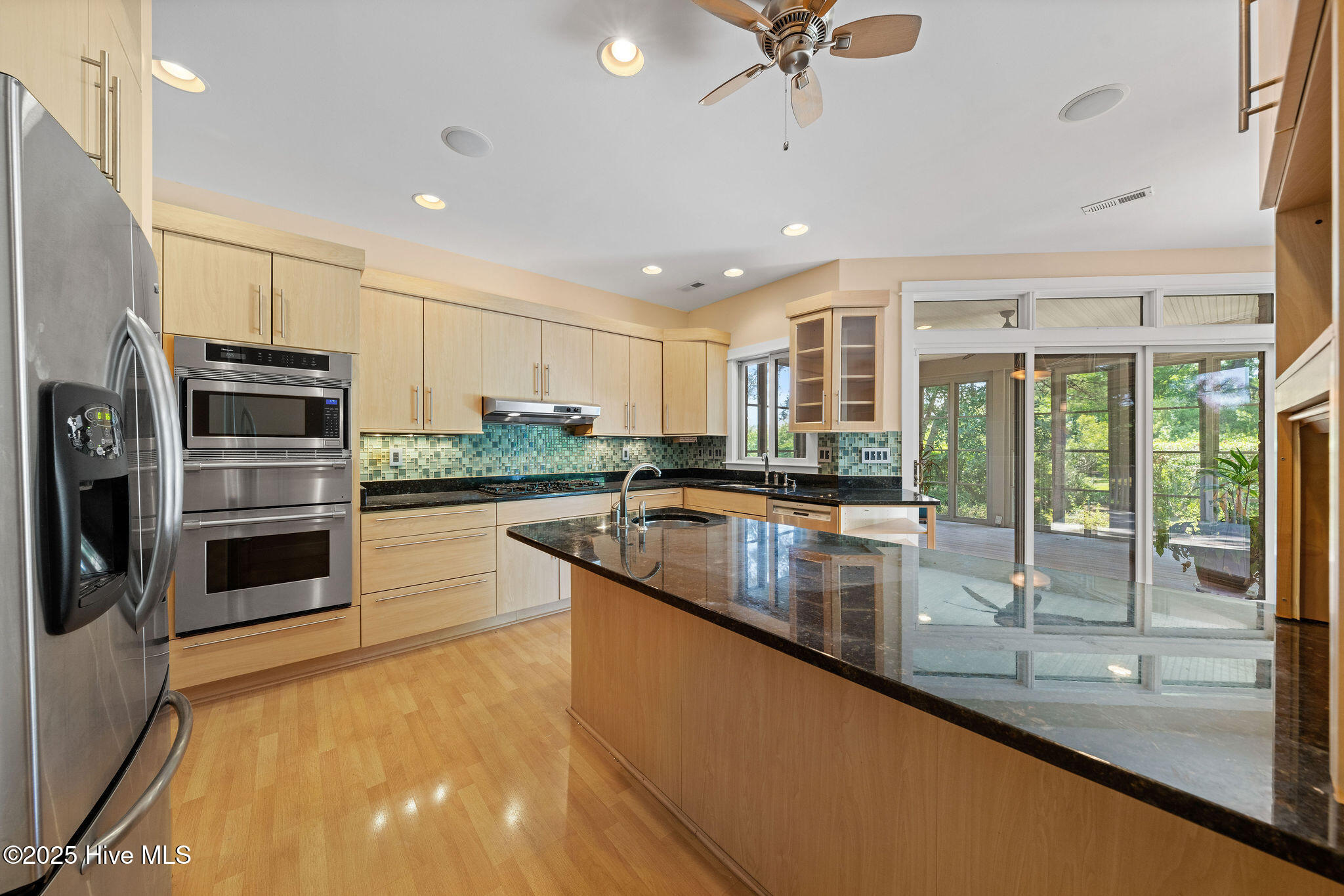 100516292 | Photo 19