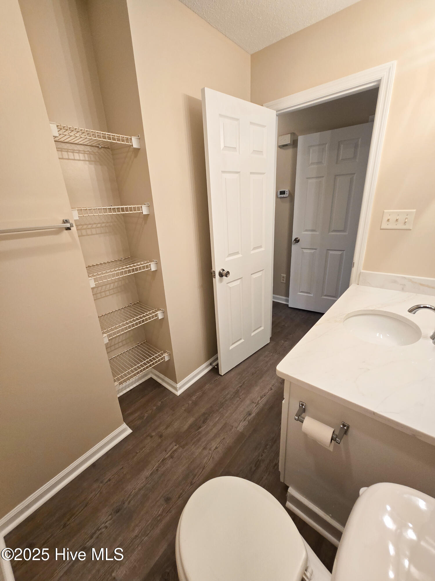 100533714 | Photo 25