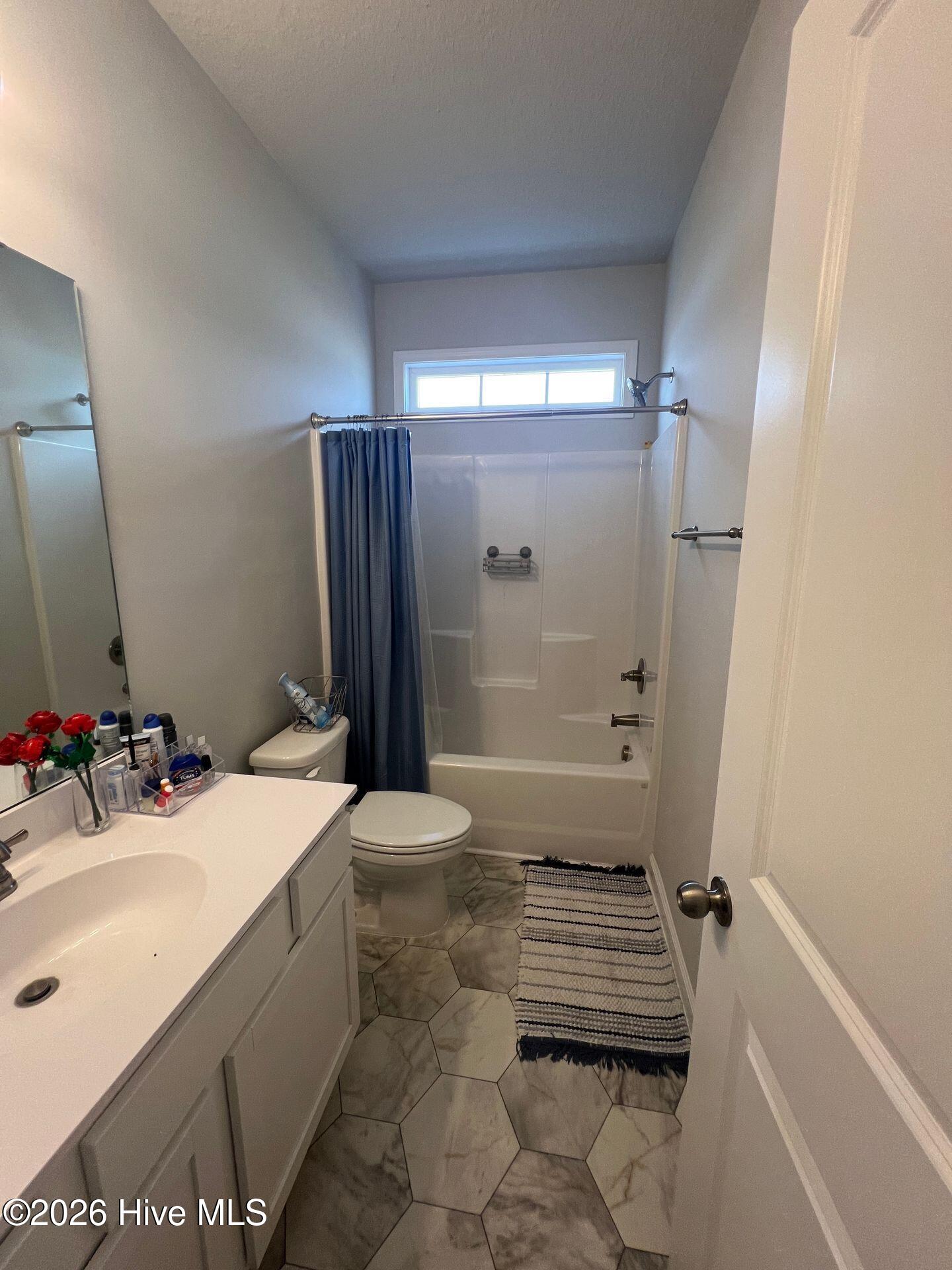 100560818 | Photo 16