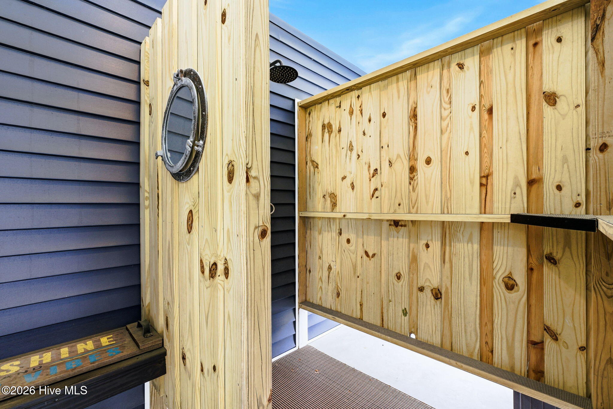 100568699 | Photo 38