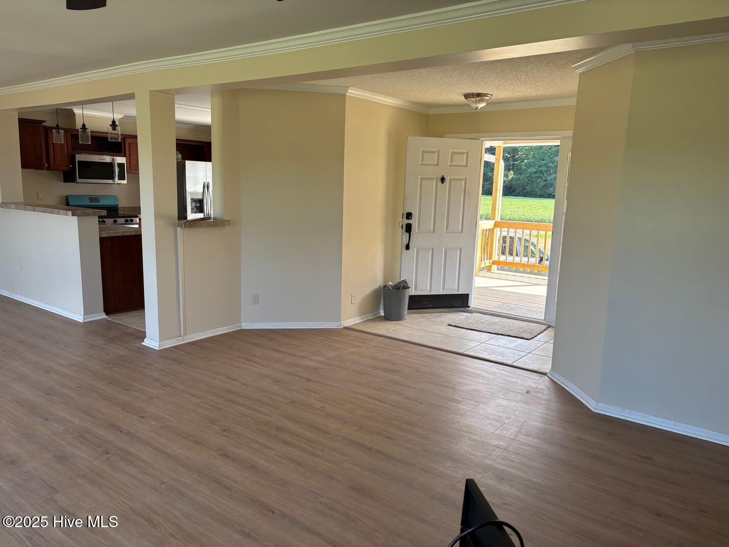 419 view of foyer with door open