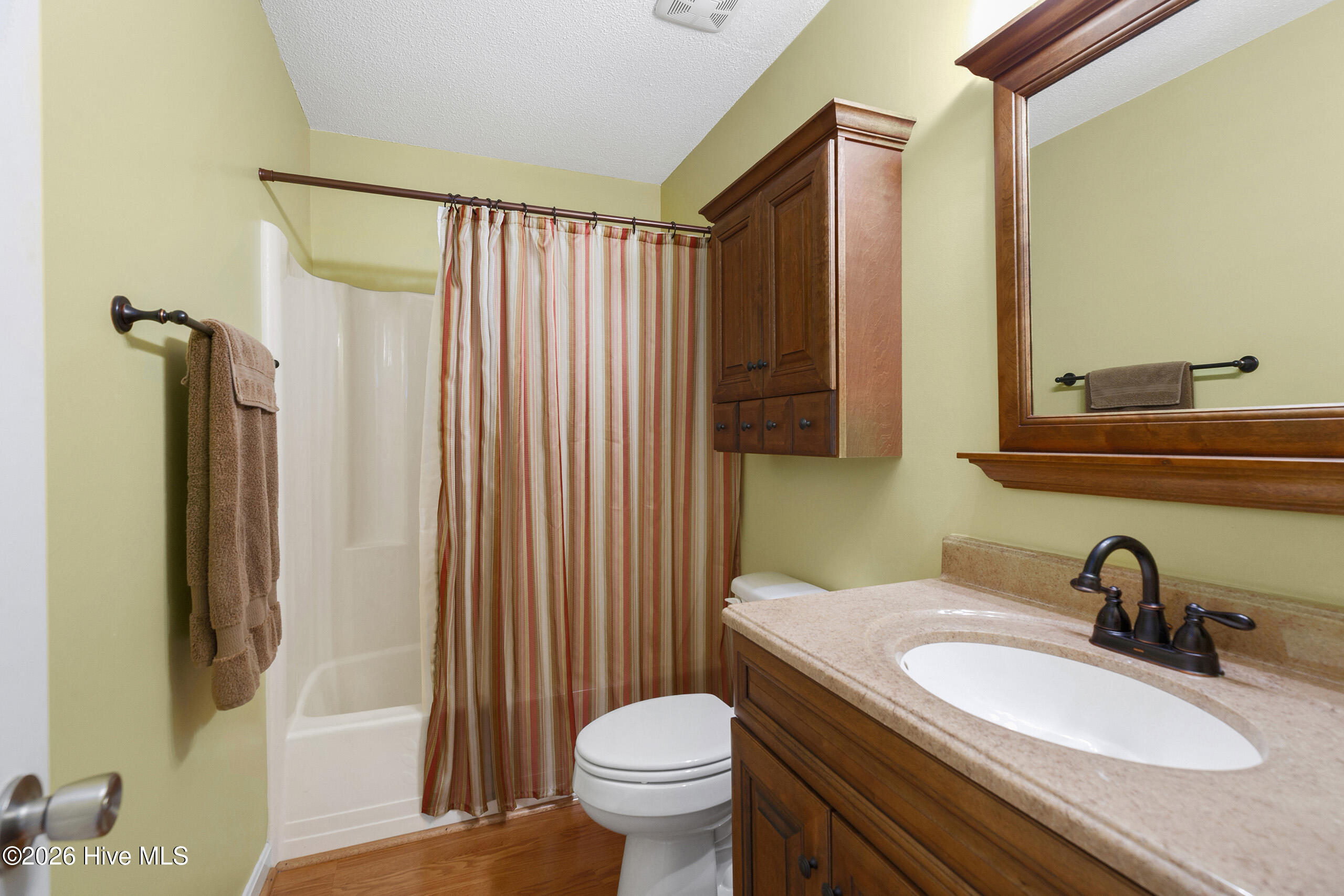 100565363 | Photo 35