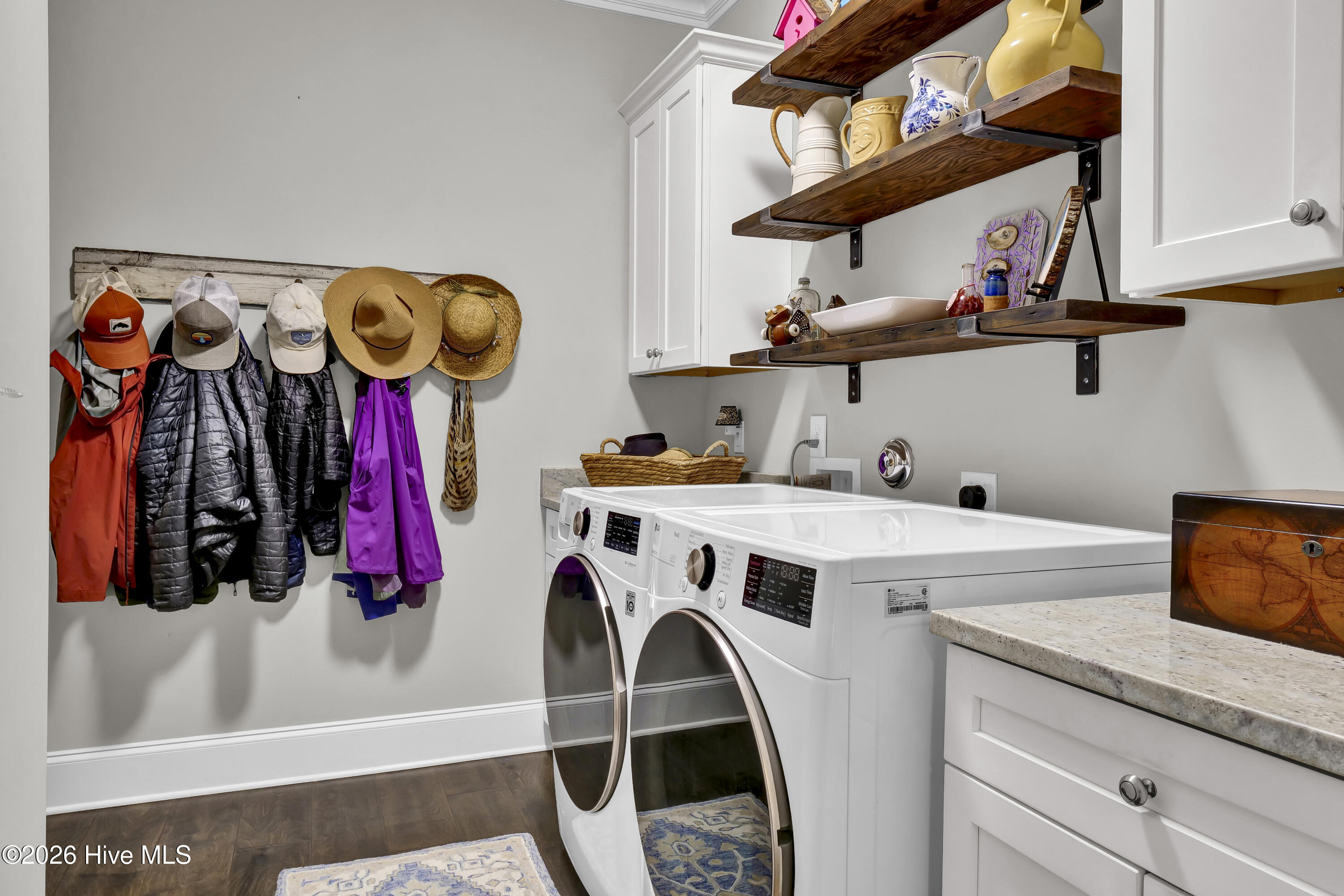 100569148 | Photo 37