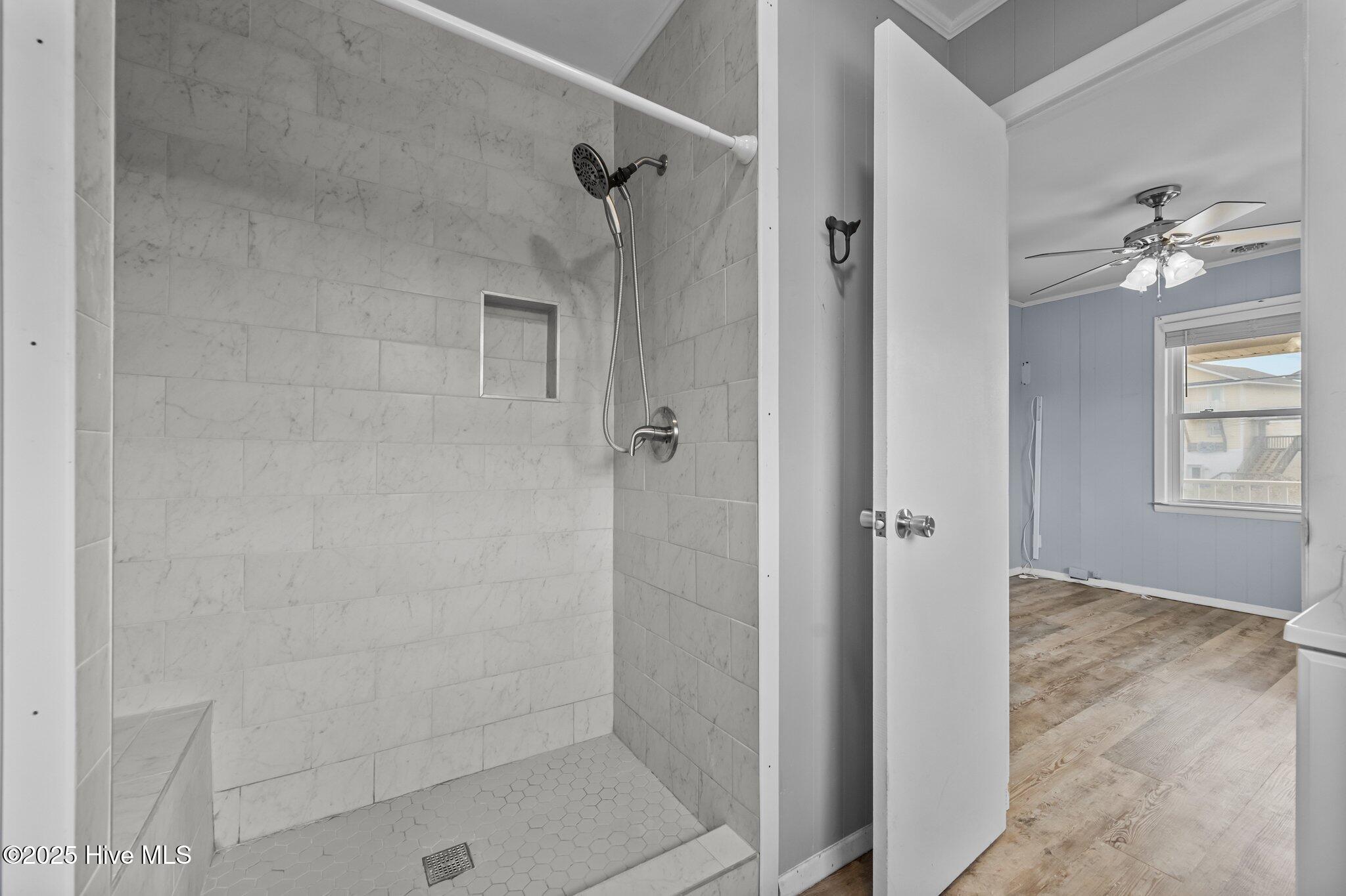 100555886 | Photo 21